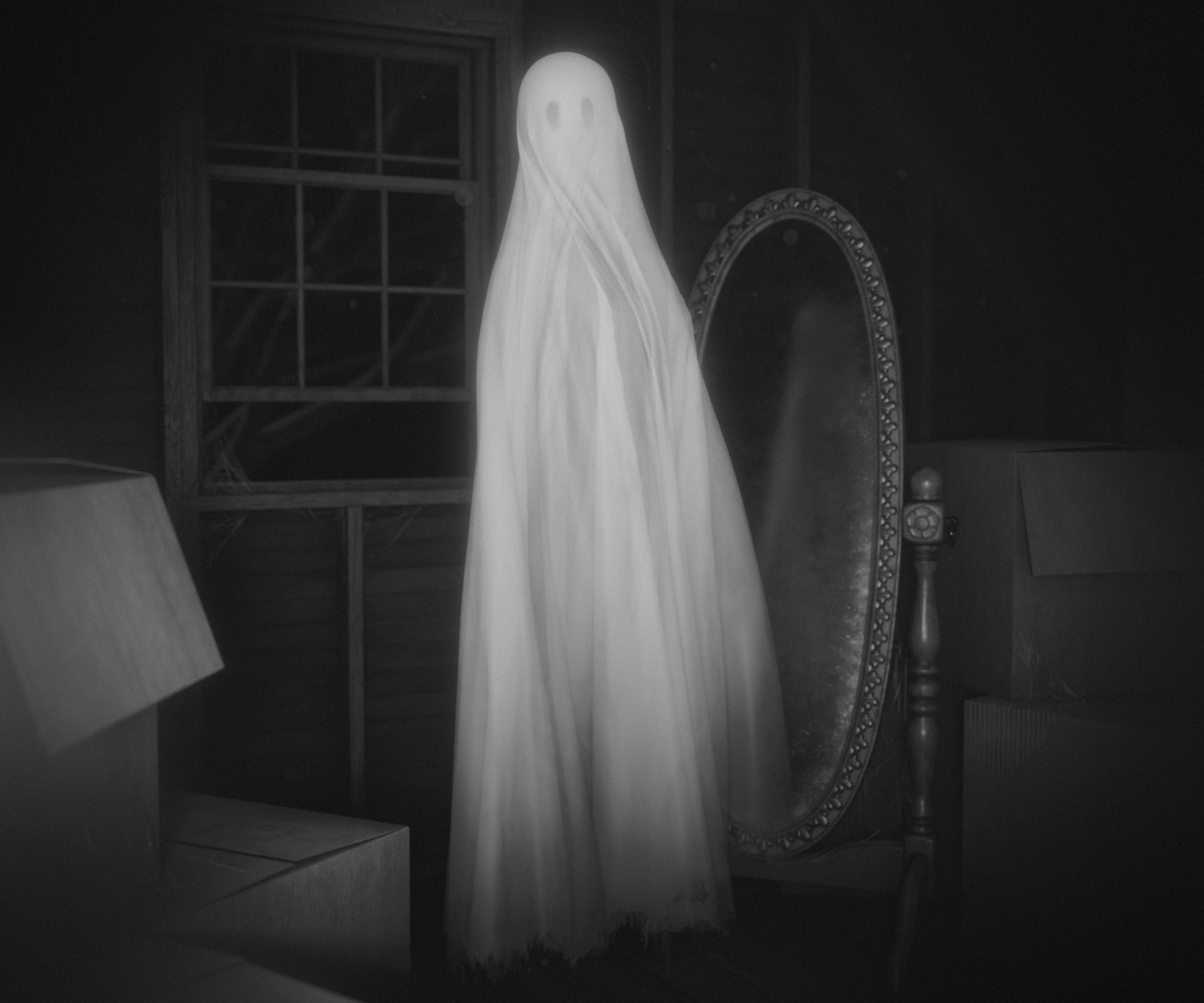 General 2100x1750 artwork spooky monochrome ghost