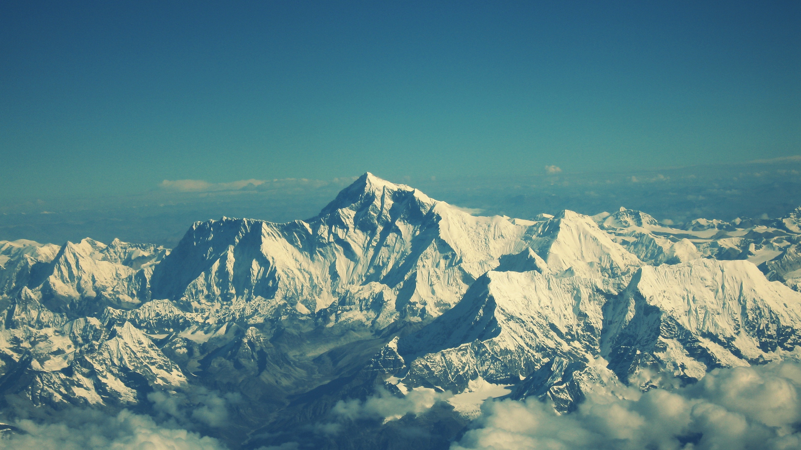 General 2560x1440 mountains Mount Everest sky clouds blue