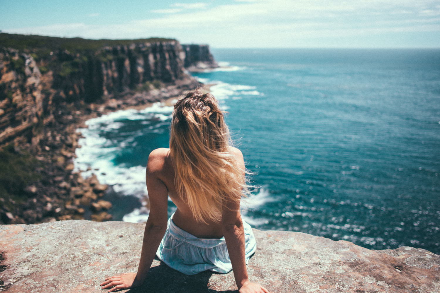 People 1500x1001 Noel Alvarenga photography Chill Out women women outdoors landscape looking into the distance sitting blonde sky depth of field back sea topless windy