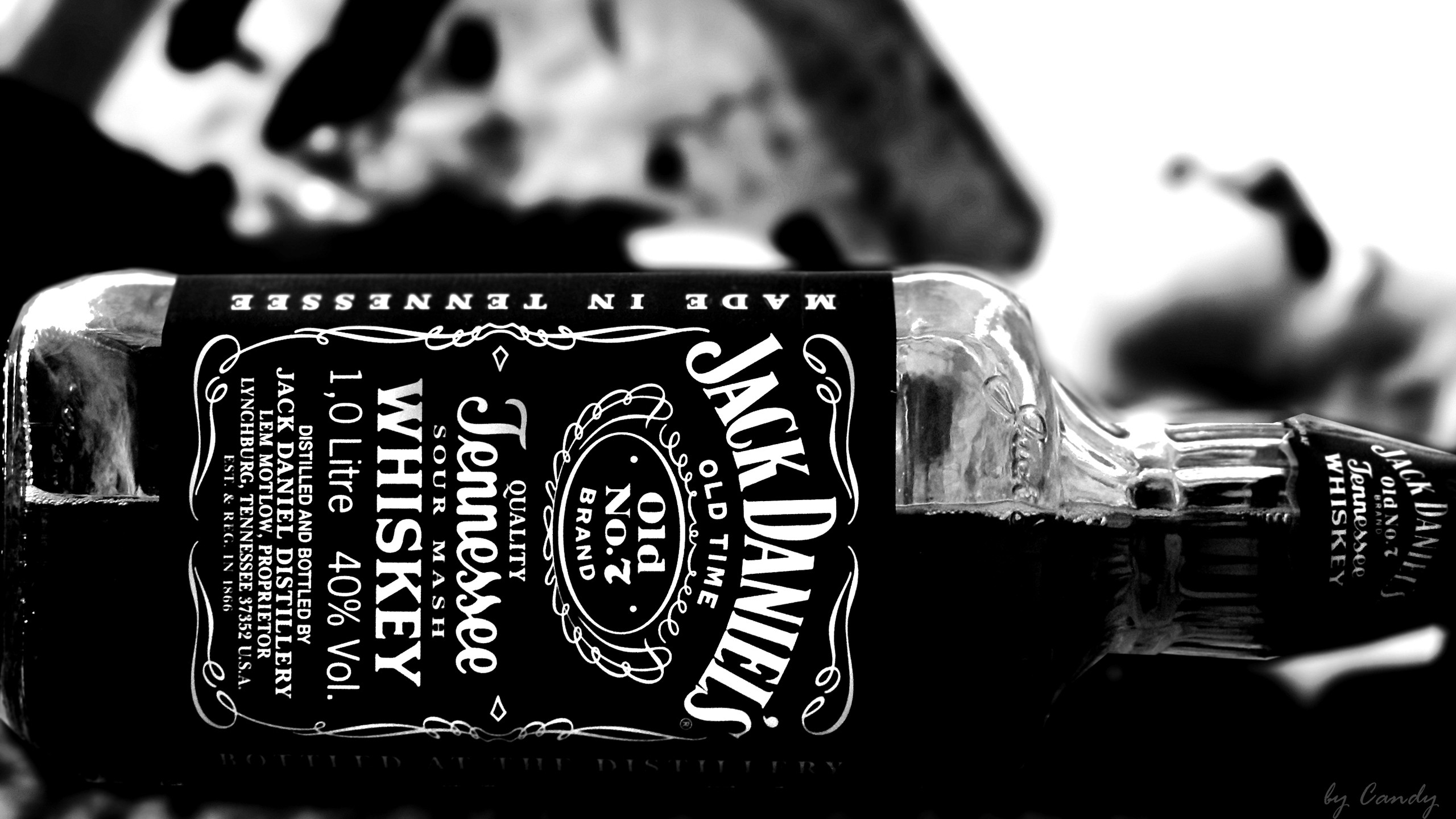 General 2560x1440 Jack Daniel's black whiskey monochrome alcohol brand closeup bottles numbers