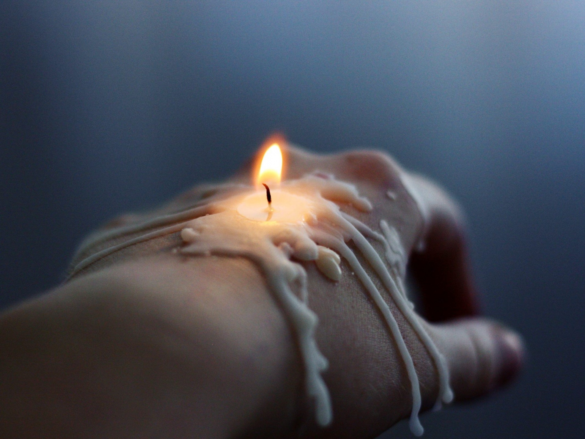 General 1920x1440 closeup photography depth of field candles fire burning wax melting fingers simple background
