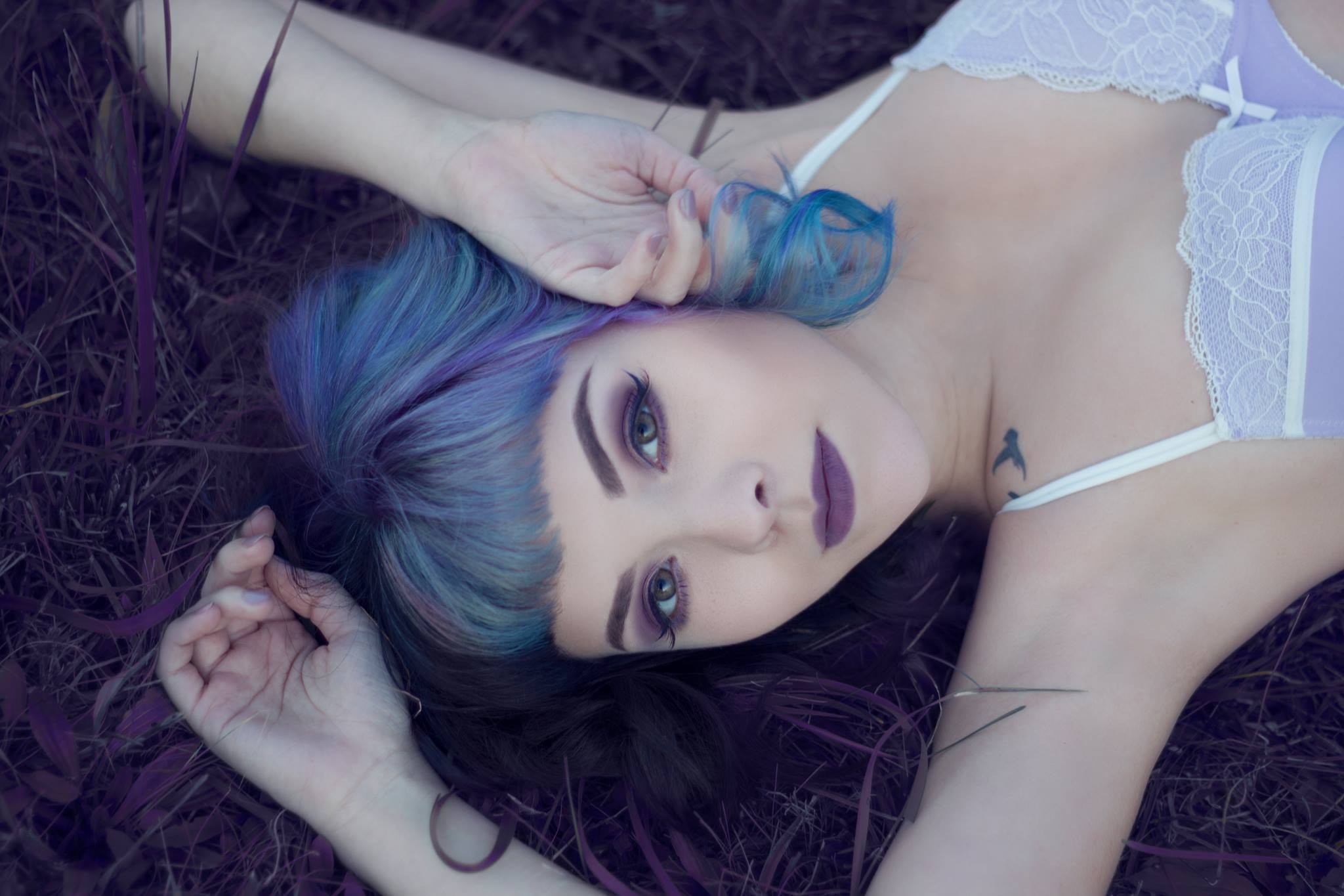 People 2048x1365 women outdoors Luna Cera dyed hair women blue hair makeup purple bra face model closeup