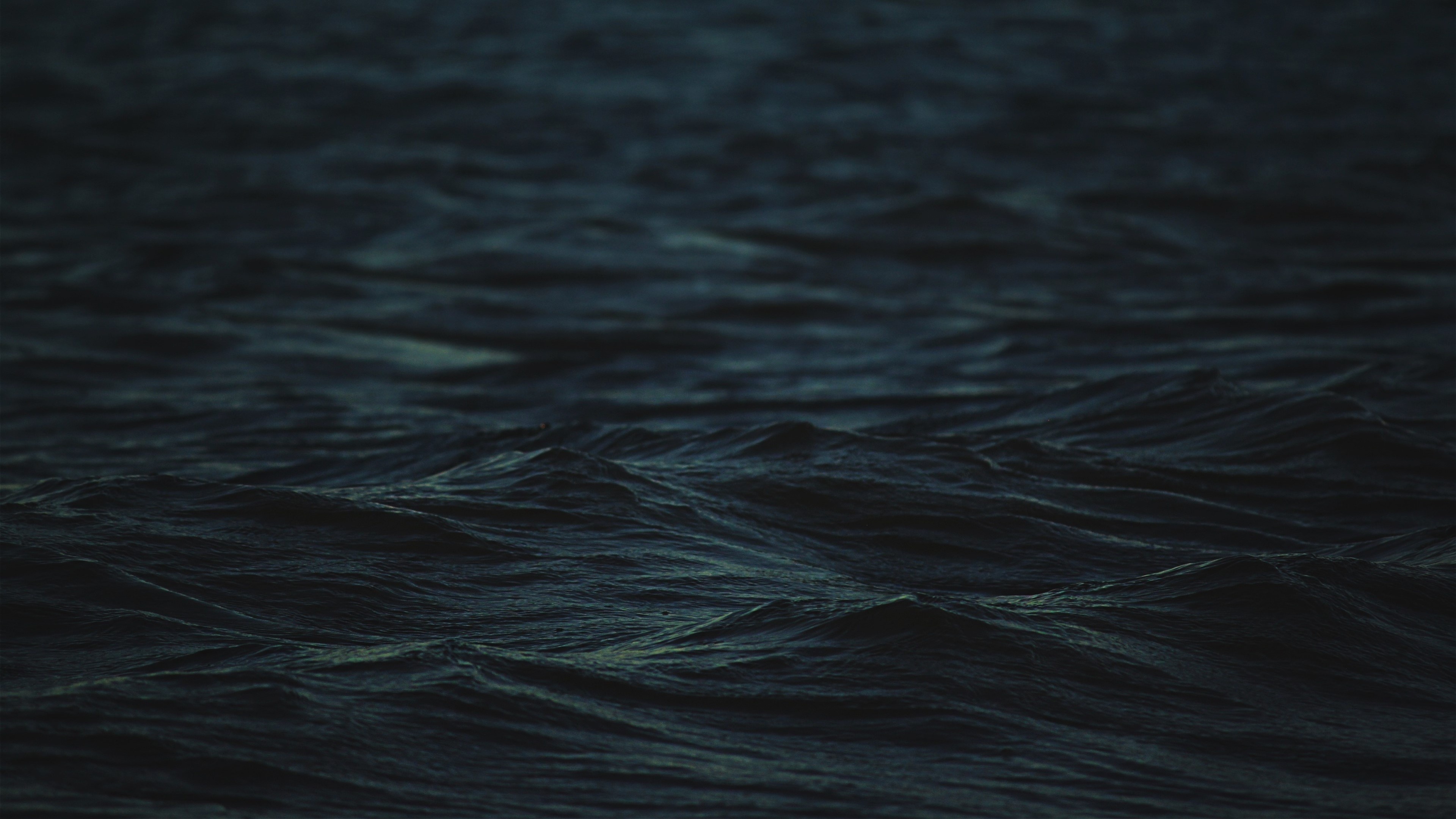 General 3840x2160 minimalism blue dark sea waves water depth of field outdoors