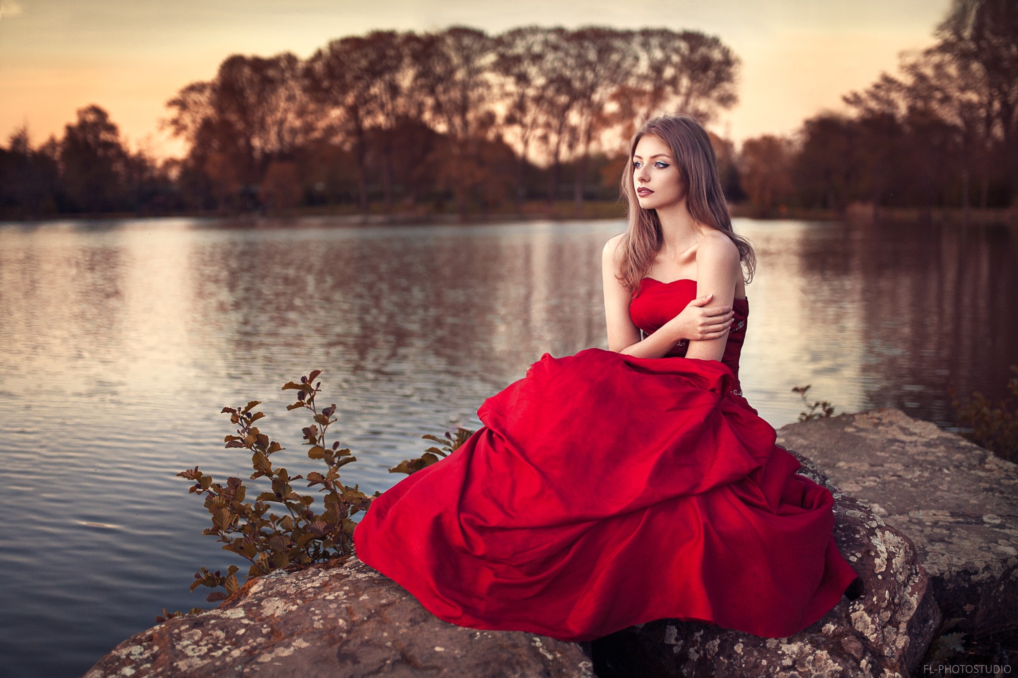 People 2048x1365 women outdoors women model Lods Franck dress blonde long hair lake bare shoulders looking away strapless dress Lea Cuvillier red dress looking into the distance smiling classy glamour rocks water makeup sitting FL-Photostudio