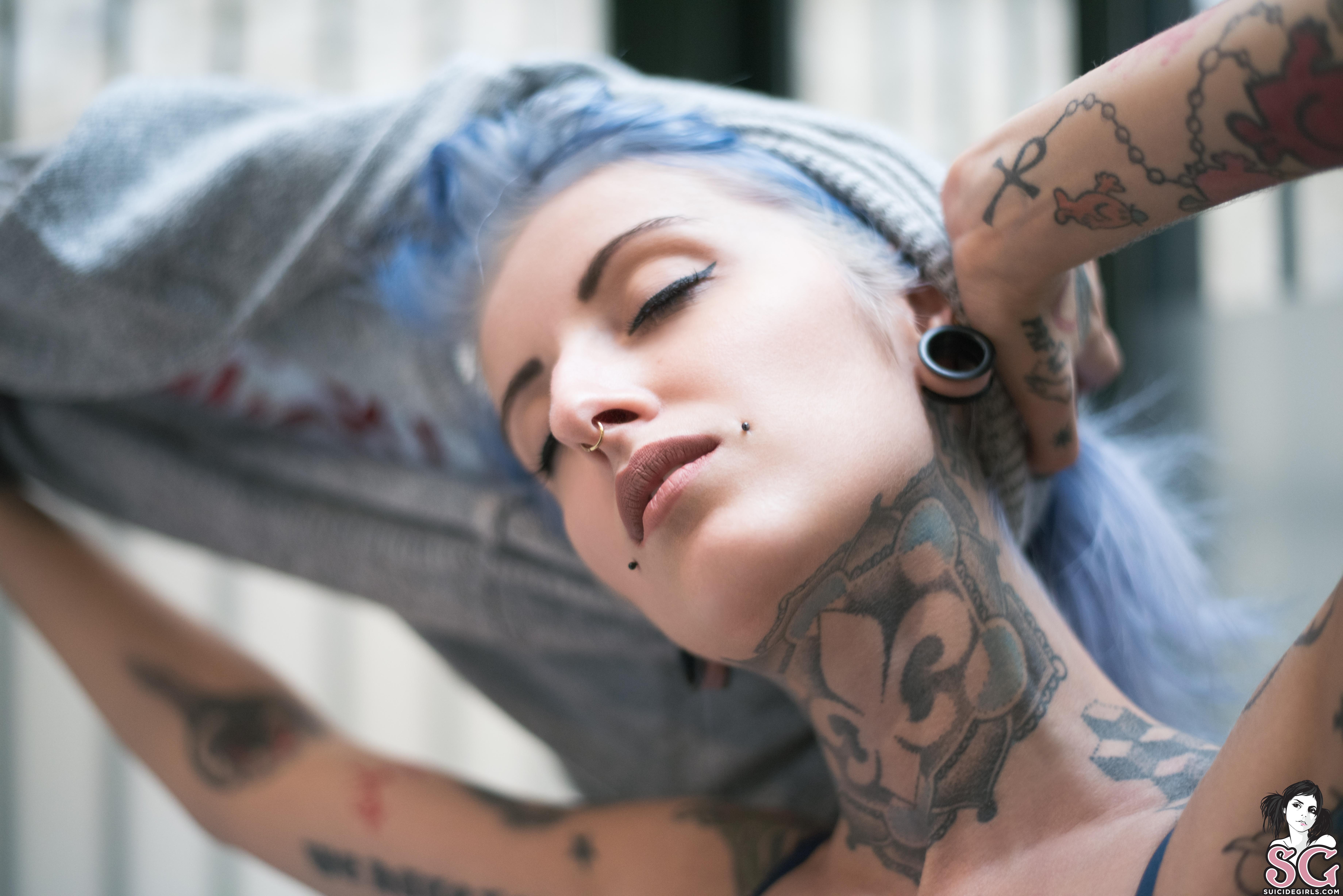 Gladyce Suicide Model Dyed Hair Blue Hair Women Women Indoors