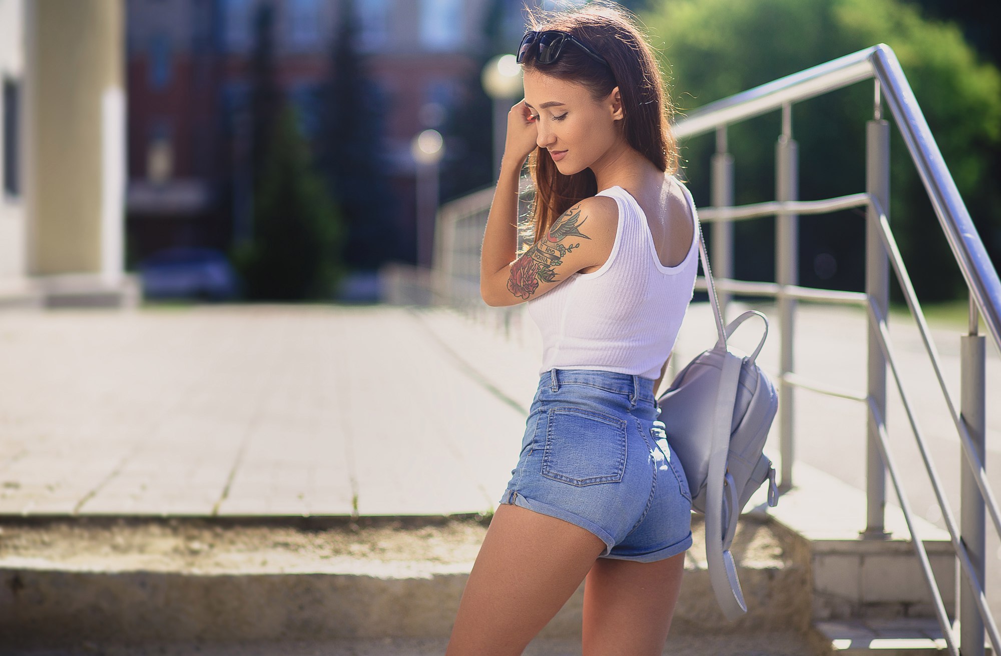 People 2000x1311 women tanned jean shorts tattoo handbags T-shirt depth of field women outdoors petite high waisted shorts white tops inked girls model women with shades sunglasses urban standing