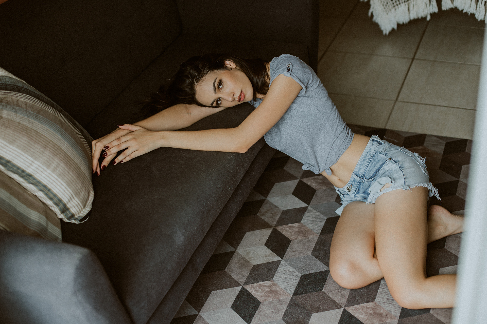 People 1920x1280 women model brunette T-shirt jean shorts short shorts torn clothes barefoot looking at viewer on the floor indoors women indoors Junior Rossato belly Daisy Dukes