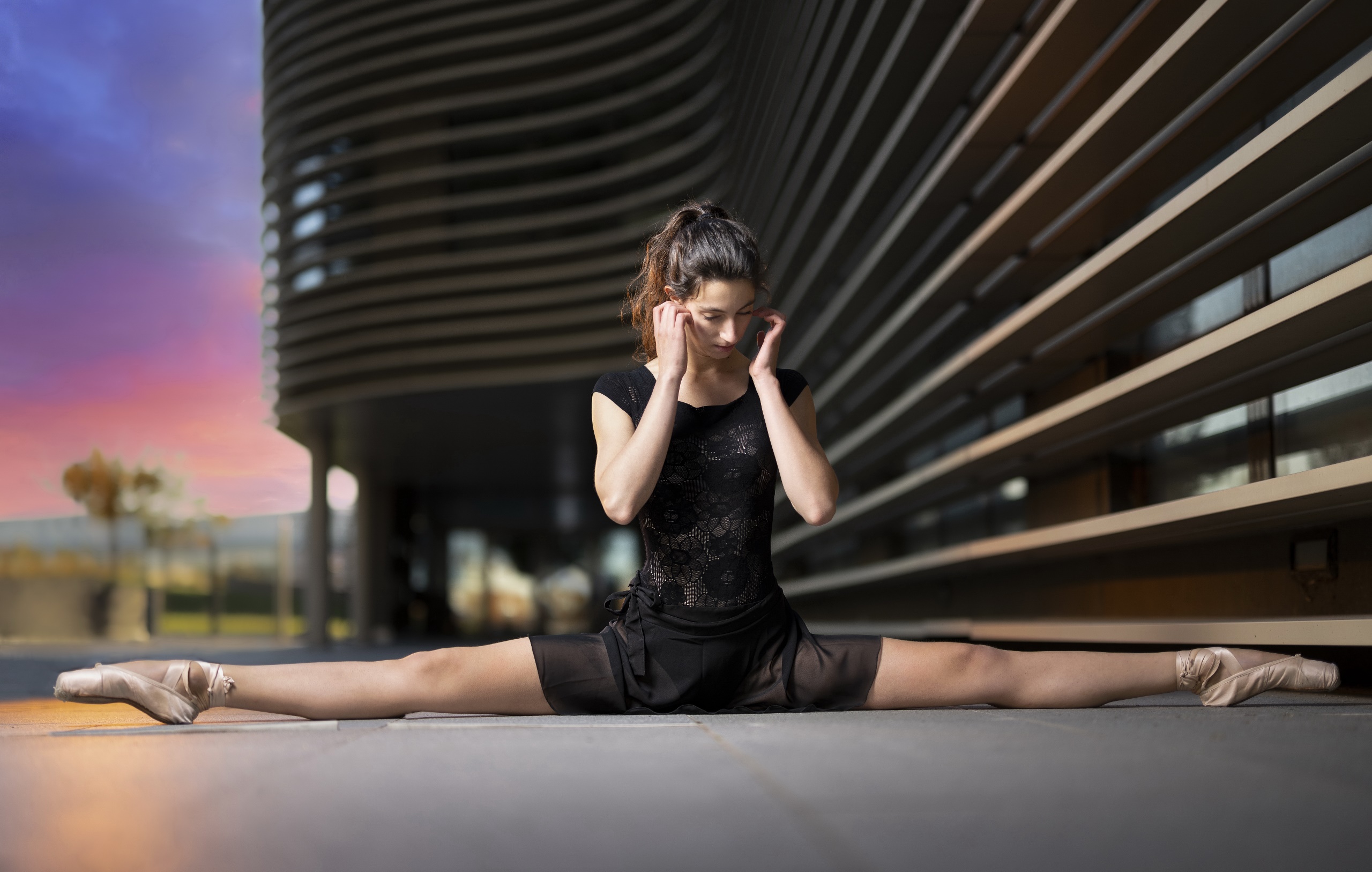 People 2560x1626 women model dancer flexible ballet slippers brunette splits pointed toes