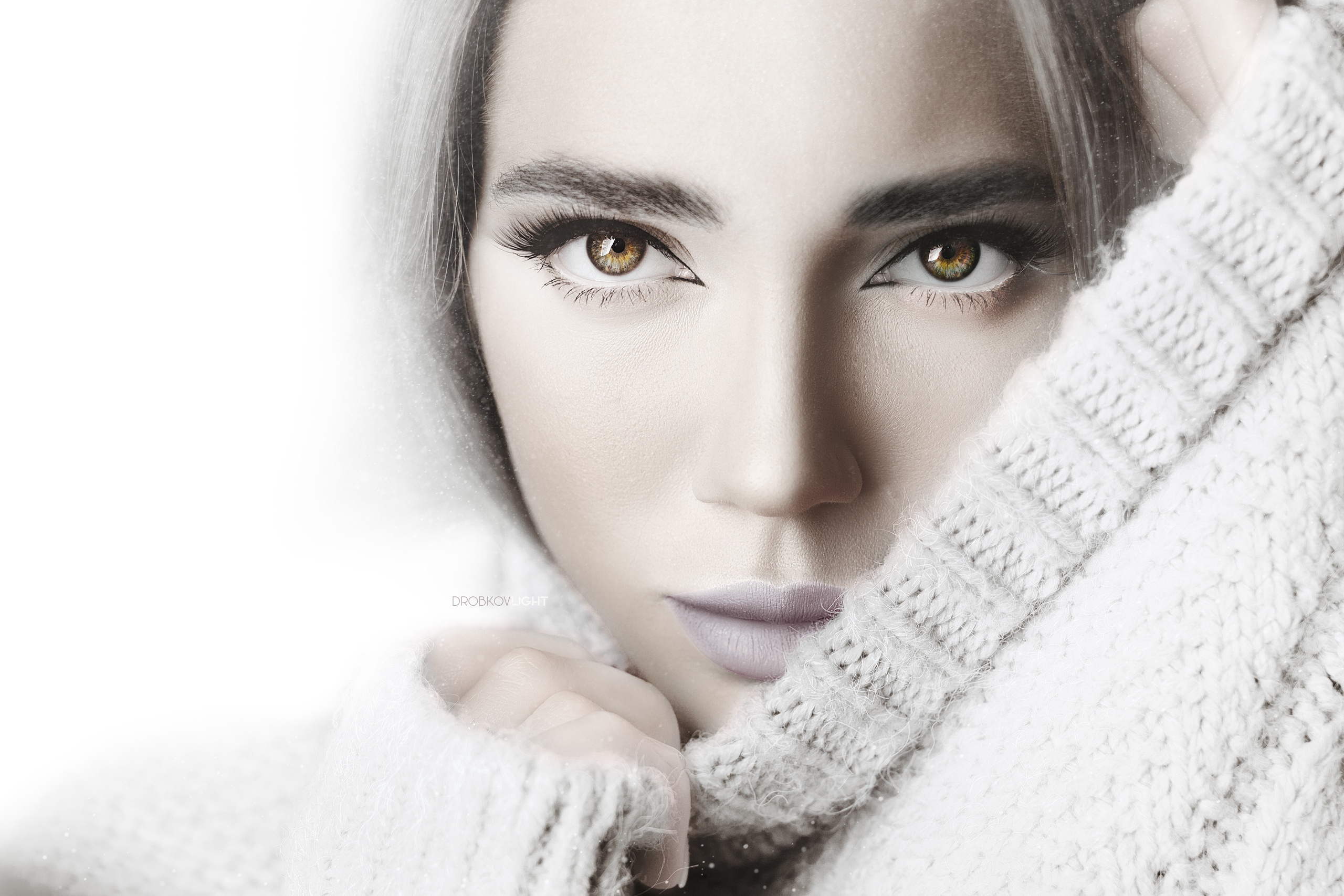 People 2560x1707 Angelica Zavarzin model women face eyes sweater white background closeup portrait pale