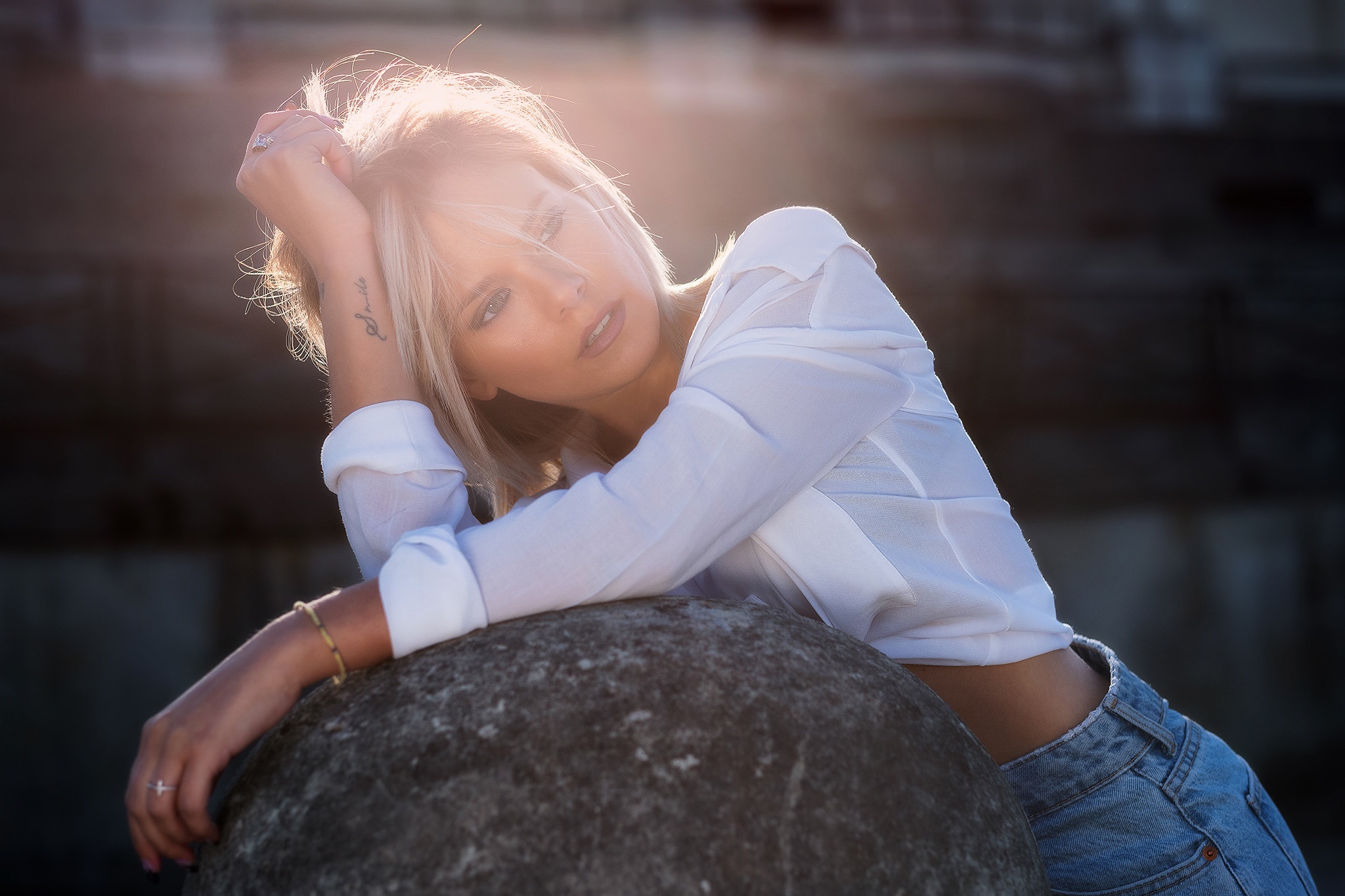 People 2048x1365 Alex Siracusano model women blonde blue eyes parted lips shirt white shirt jeans hips tattoo rocks stones sunlight hand(s) in hair looking away natural light portrait