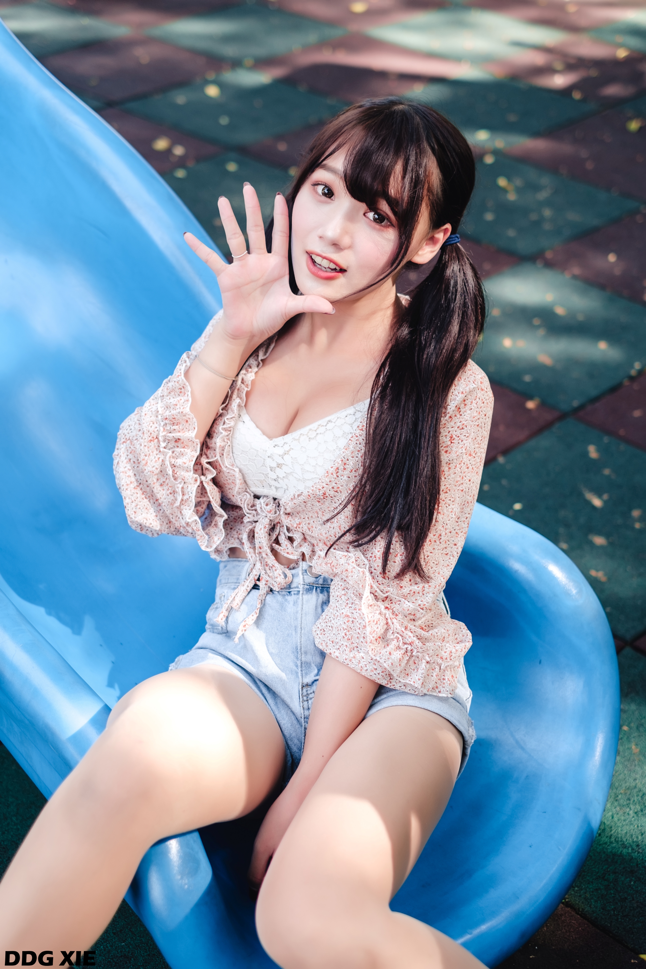People 2667x4000 Linnnng women model brunette bangs twintails looking at viewer smiling cleavage crop top jean shorts short shorts sitting portrait display outdoors women outdoors Asian