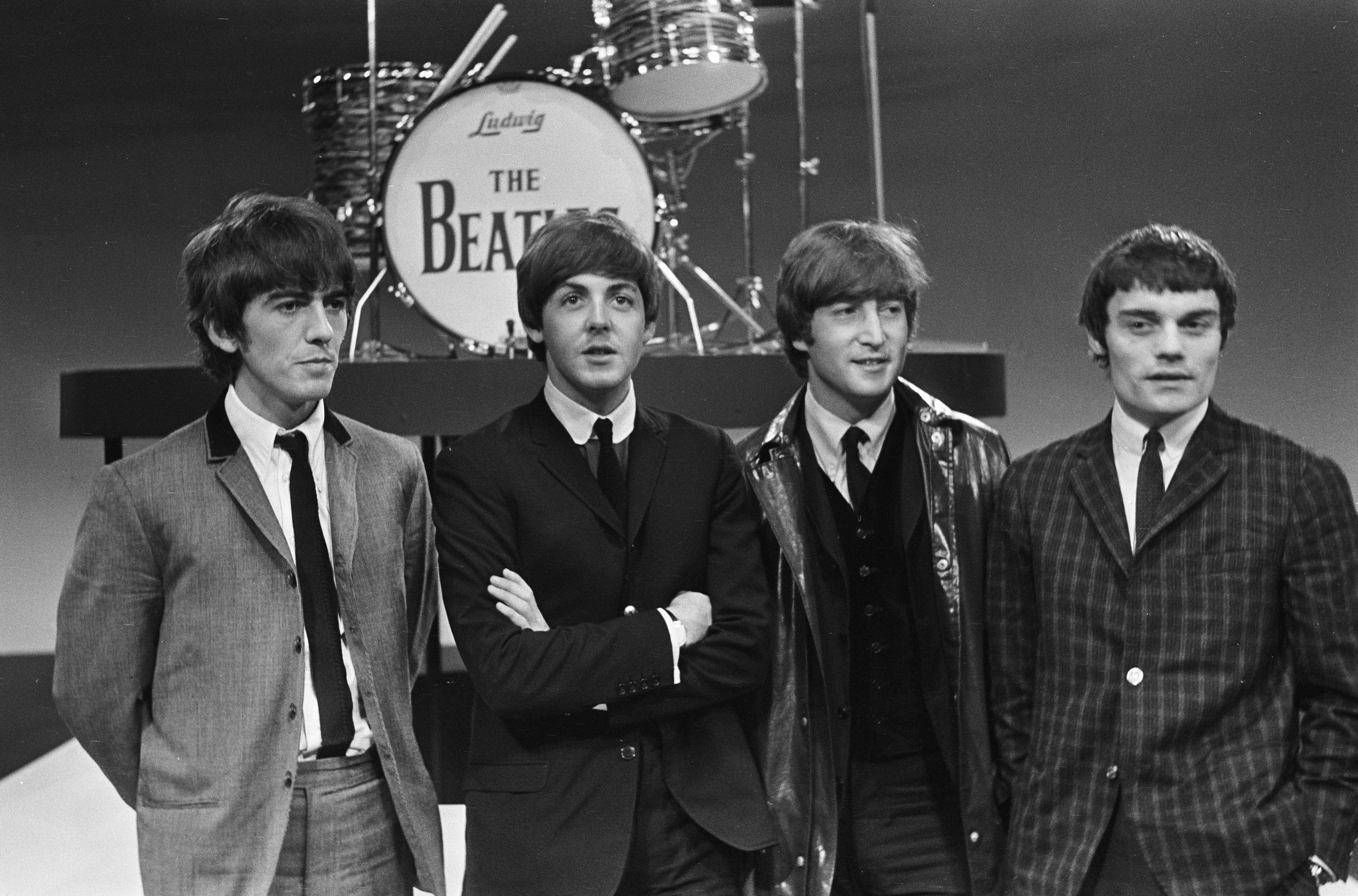 People 3648x2406 The Beatles John Lennon Paul McCartney George Harrison Jimmie  Nicol band men monochrome