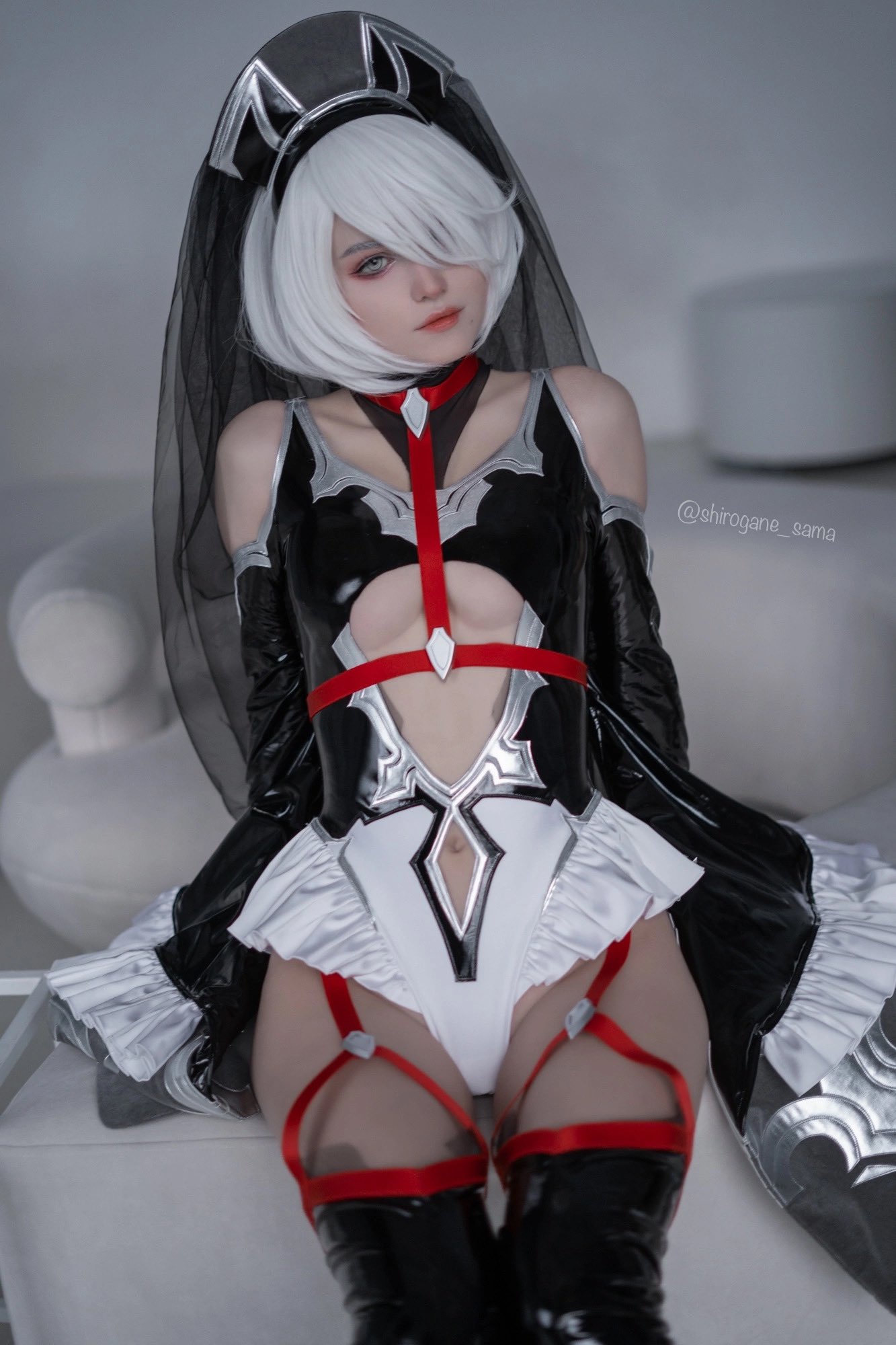 People 1333x2000 women model cosplay indoors women indoors Shirogane Sama looking at viewer belly belly button latex video games video game girls video game characters Nier: Automata 2B (Nier: Automata) dress short hair white hair hair over one eye glasses