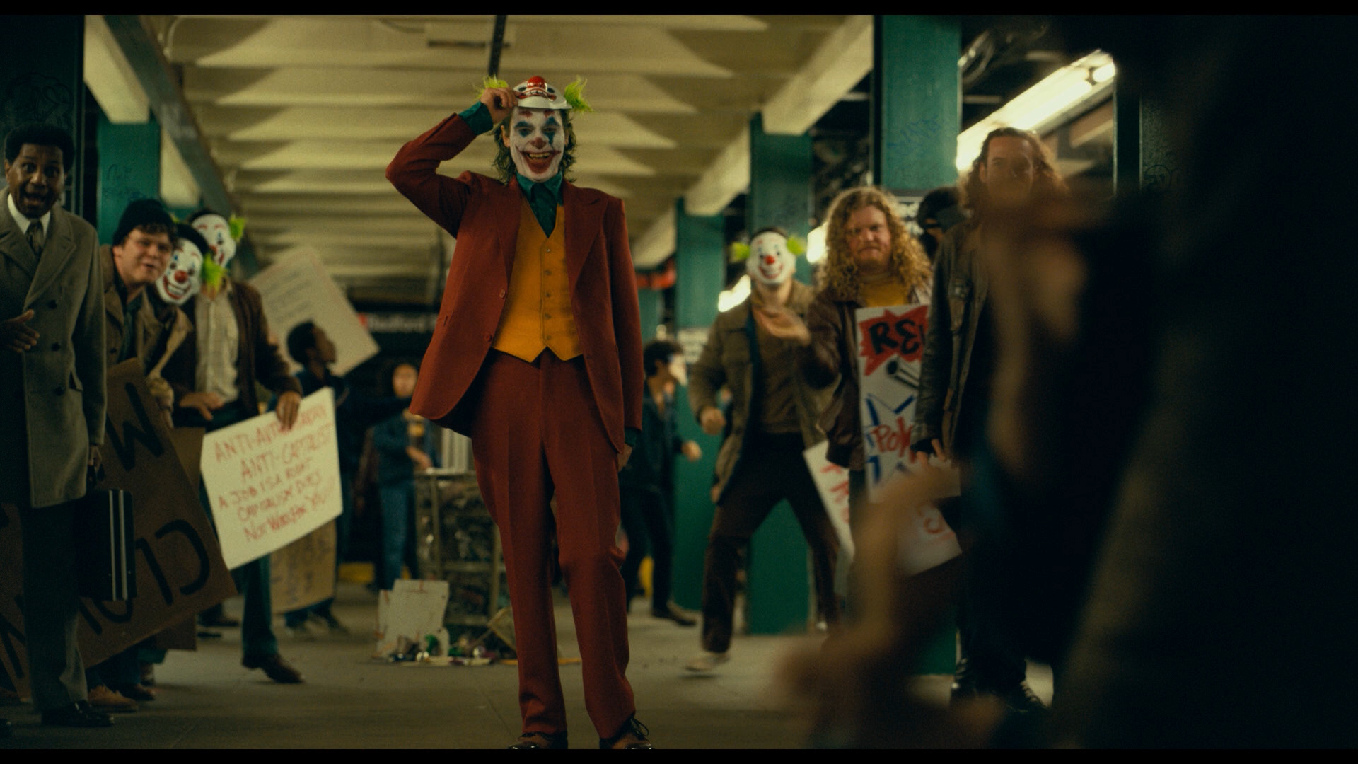 People 1920x1080 Joker (2019 Movie) Joker Joaquin Phoenix men film stills movies DC Comics makeup