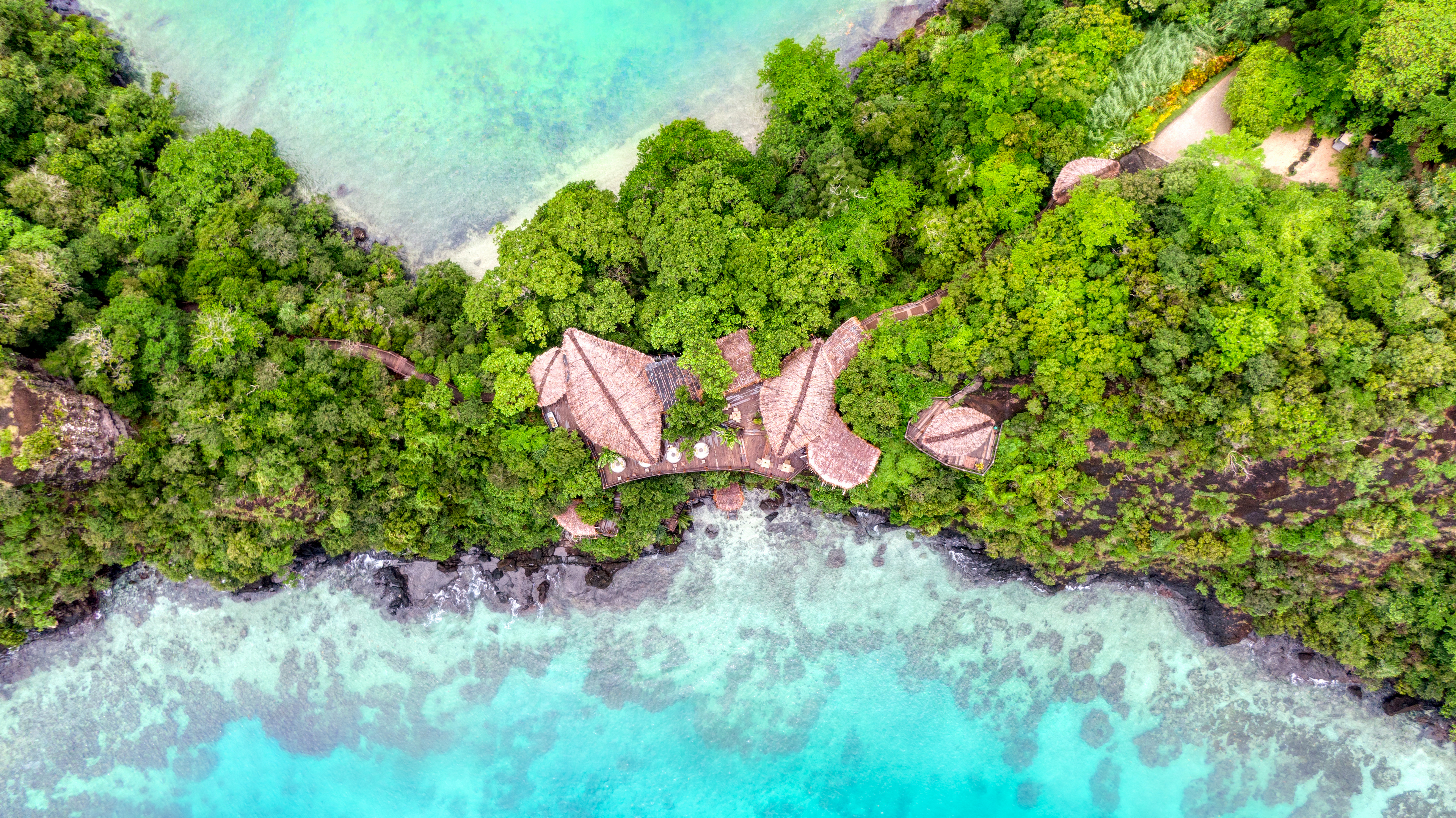 General 3840x2160 photography landscape aerial view trees outdoors forest water bungalow shore bay resort plants Fiji top view 4K