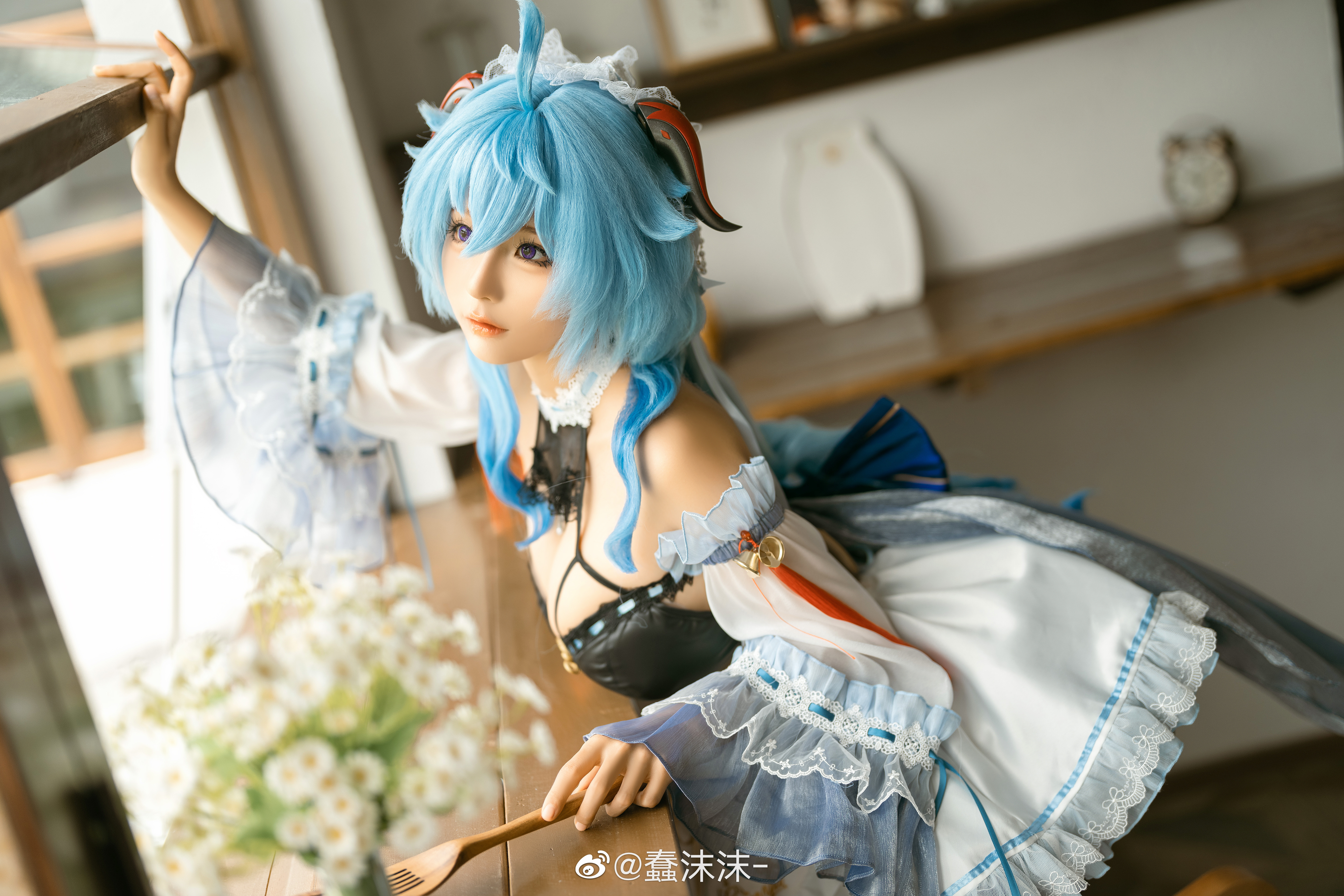 People 5000x3333 women Asian cosplay Genshin Impact Chun Momo looking away hair between eyes horns Ganyu (Genshin Impact) maid bare shoulders watermarked maid outfit indoors women indoors blurred blurry background model closed mouth sunlight natural light detached sleeves blue hair purple eyes wooden fork shelves by the window window flowers frills