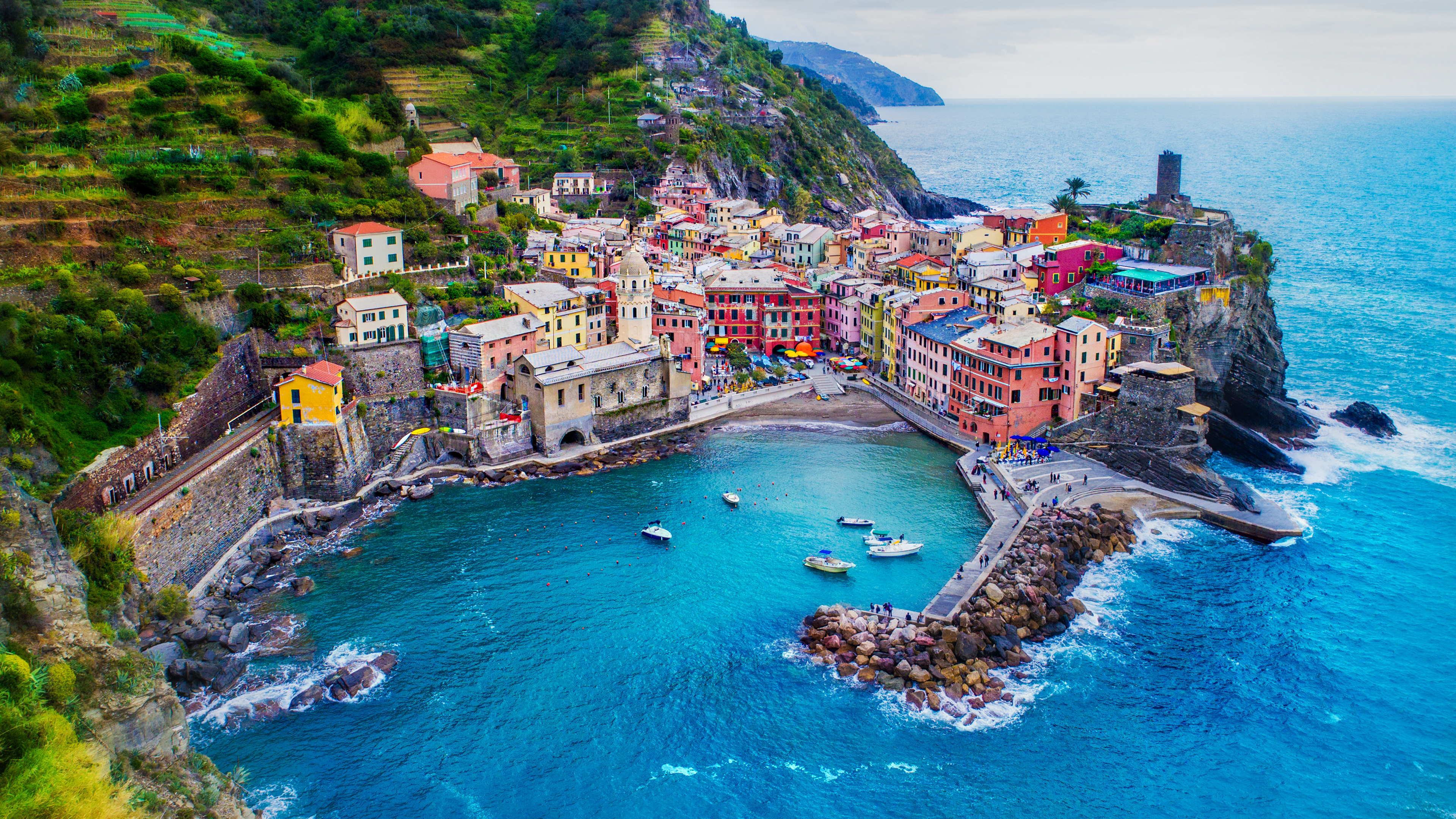 General 3840x2160 Trey Ratcliff photography Vernazza water village sea boat Cinque Terre Italy aerial view Liguria