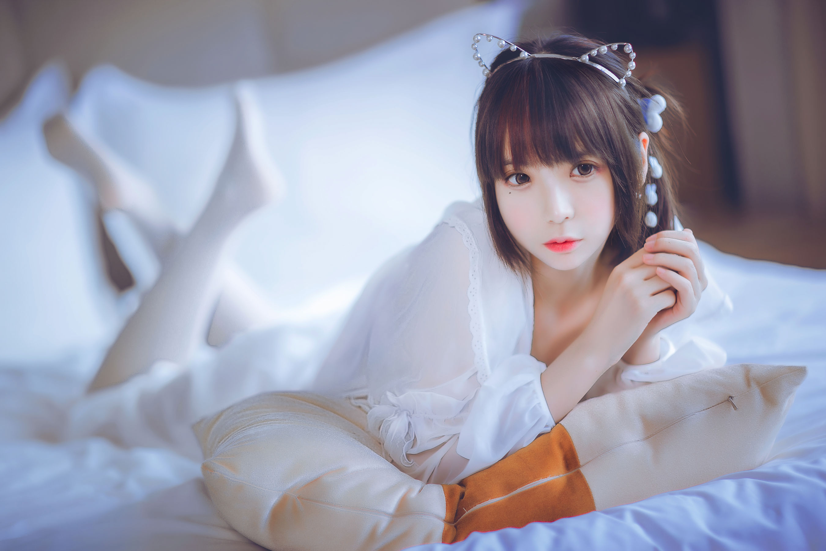 People 2700x1800 women model Asian in bed white clothing Feng Mao