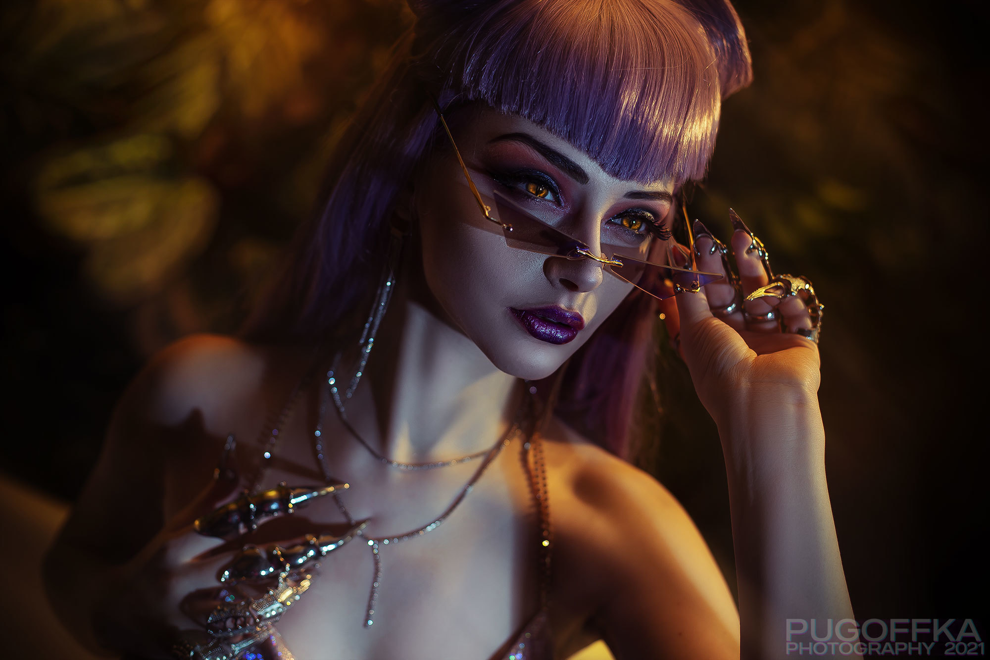 People 2000x1333 women cosplay Pugoffka K/DA makeup League of Legends purple lipstick model glowing eyes 2021 (year)
