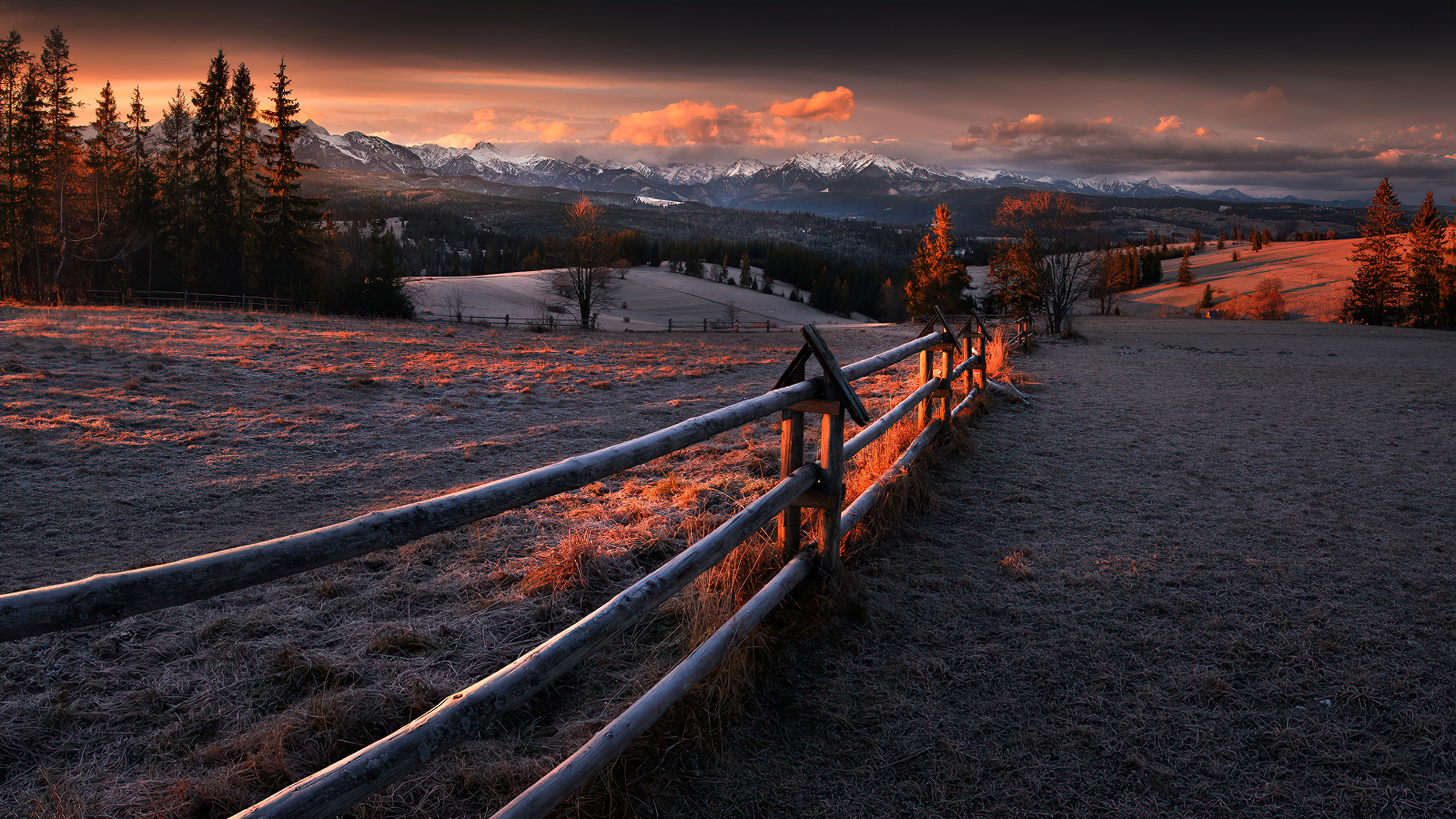 General 1600x900 fence farm winter trees landscape sunset mountains photography outdoors Tomasz Rojek frost