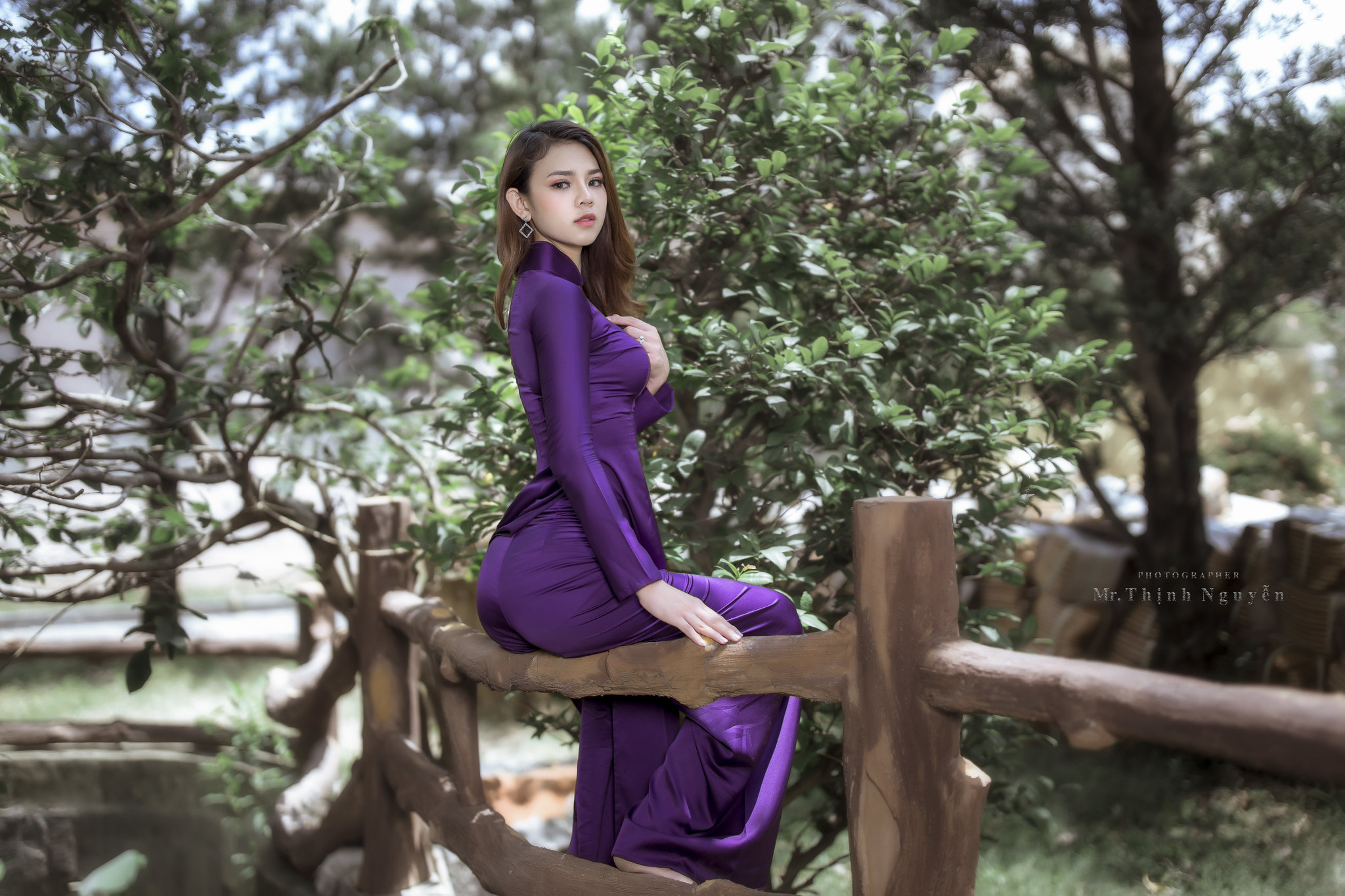 People 2048x1365 women áo dài purple dress Vietnamese depth of field trees Asian
