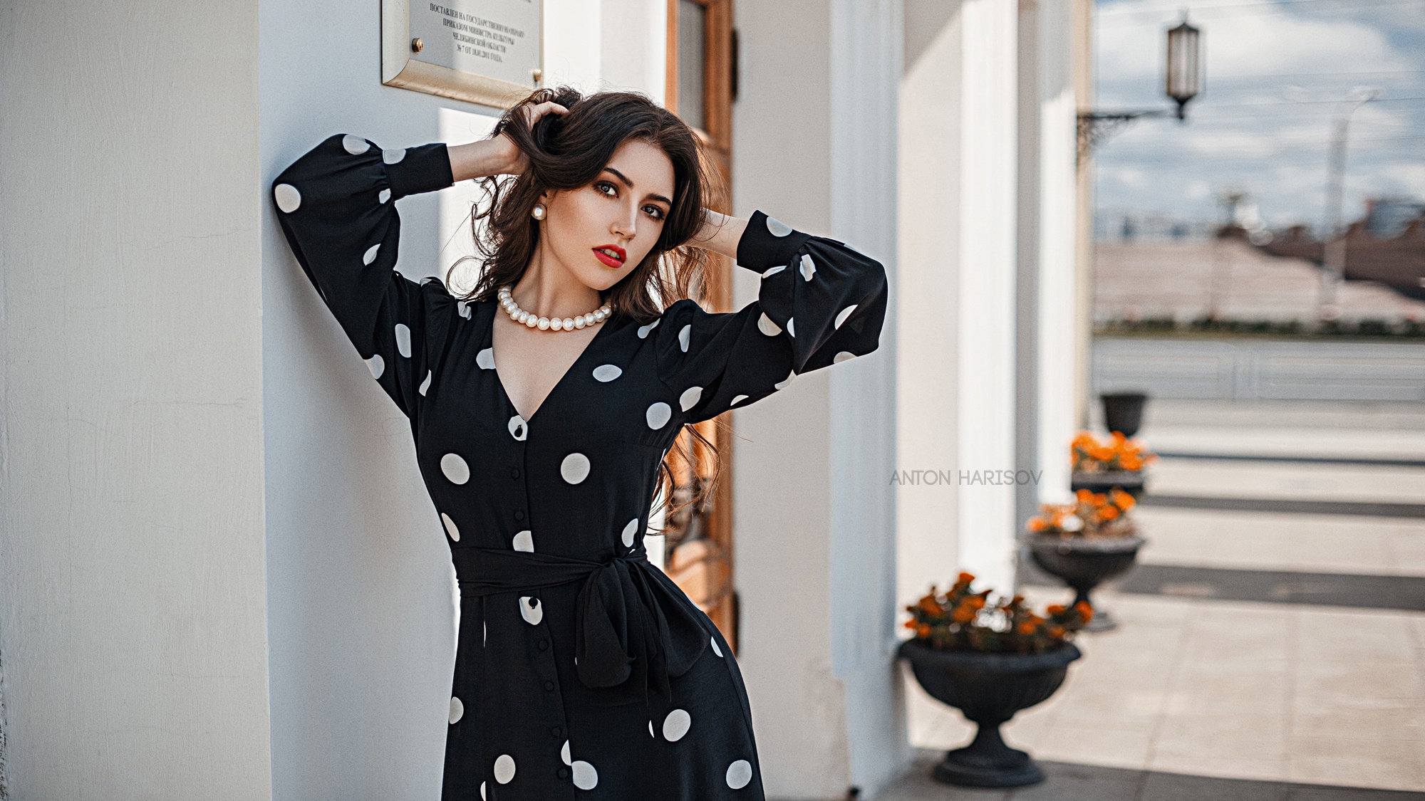 People 2000x1125 women model black dress necklace red lipstick hands in hair standing outdoors Anton Harisov Maria Bashmakova