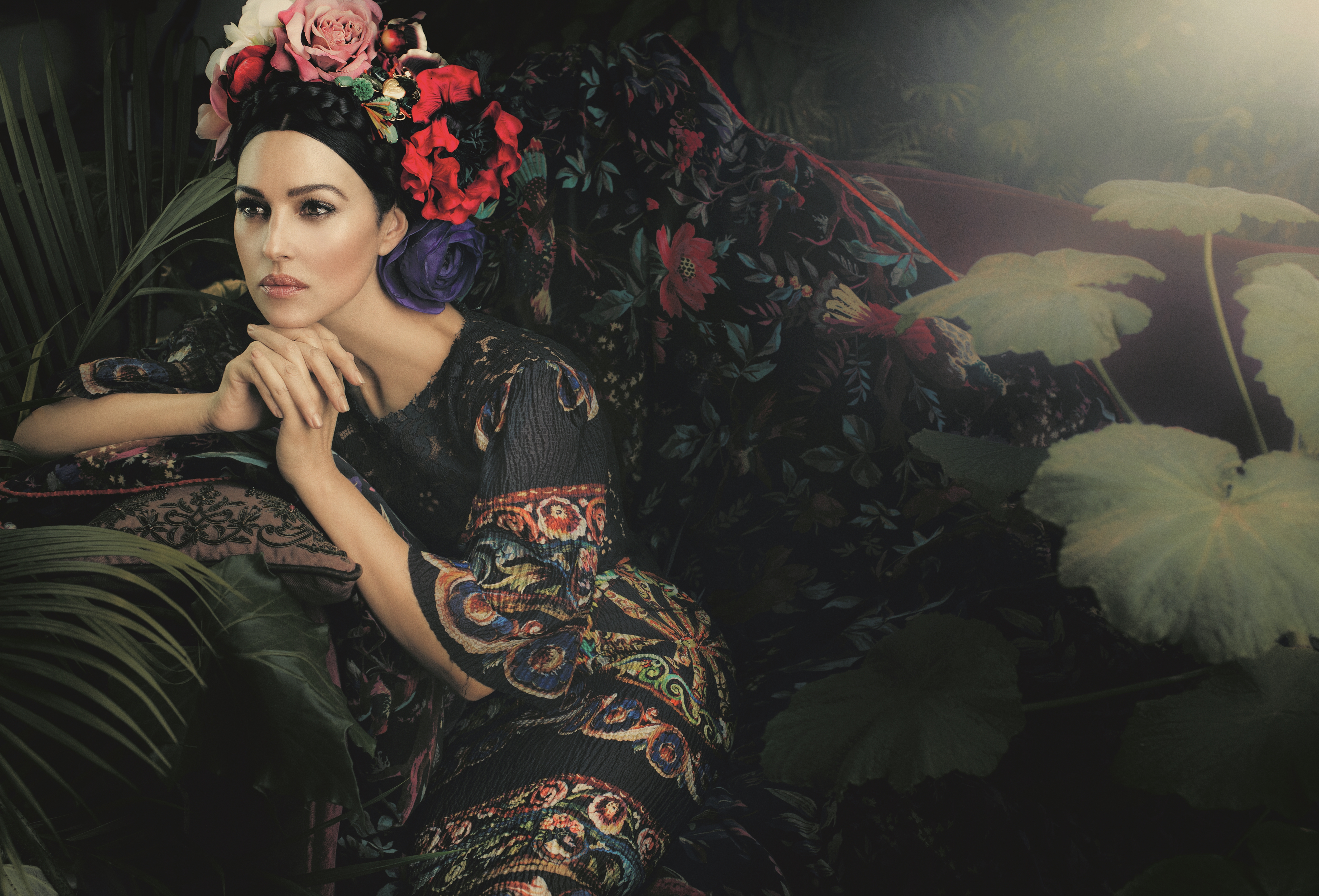 People 5000x3397 Monica Bellucci actress women flowers leaves