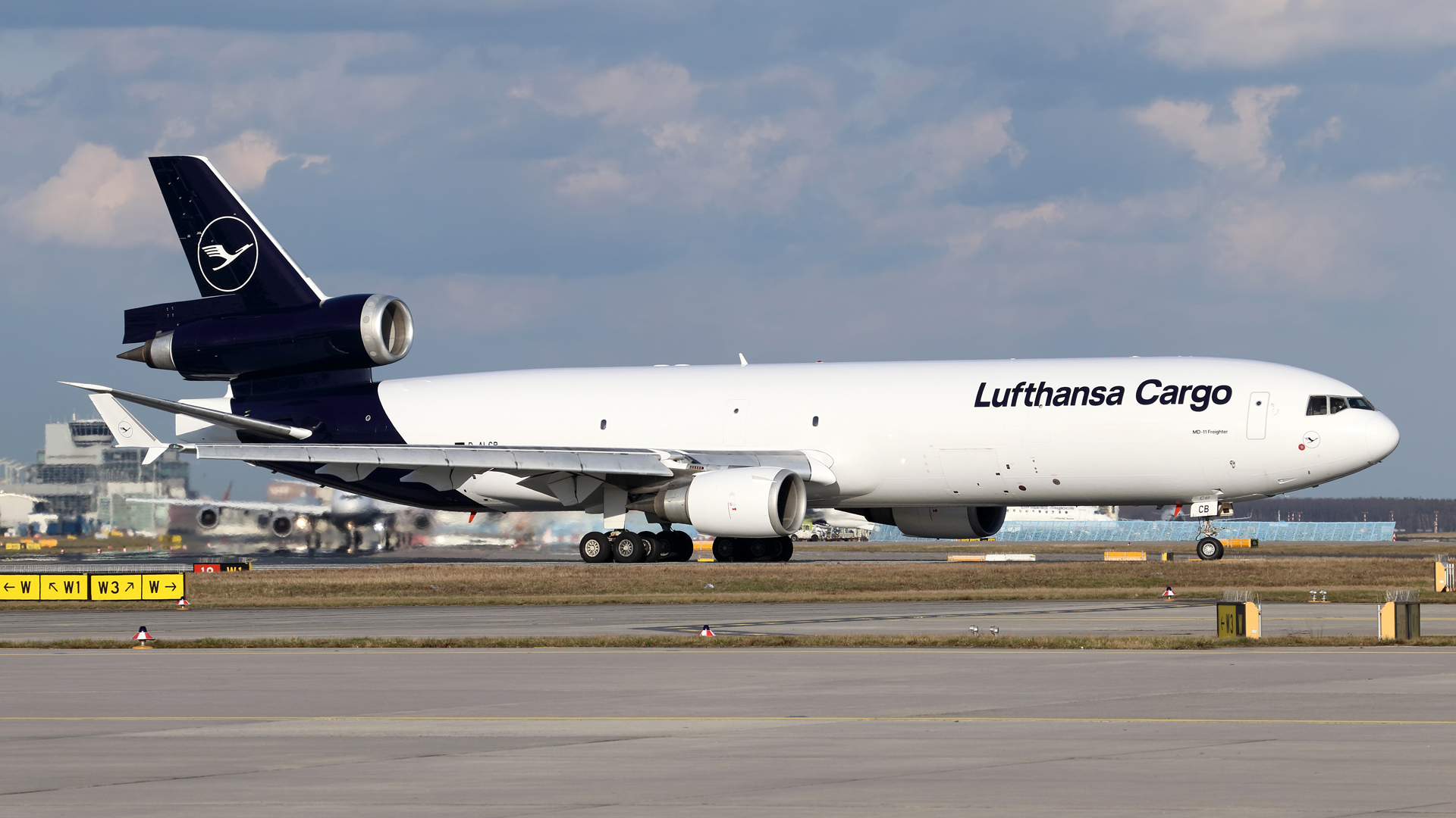 General 1920x1080 aircraft md-11 cargo runway Lufthansa vehicle airline American aircraft