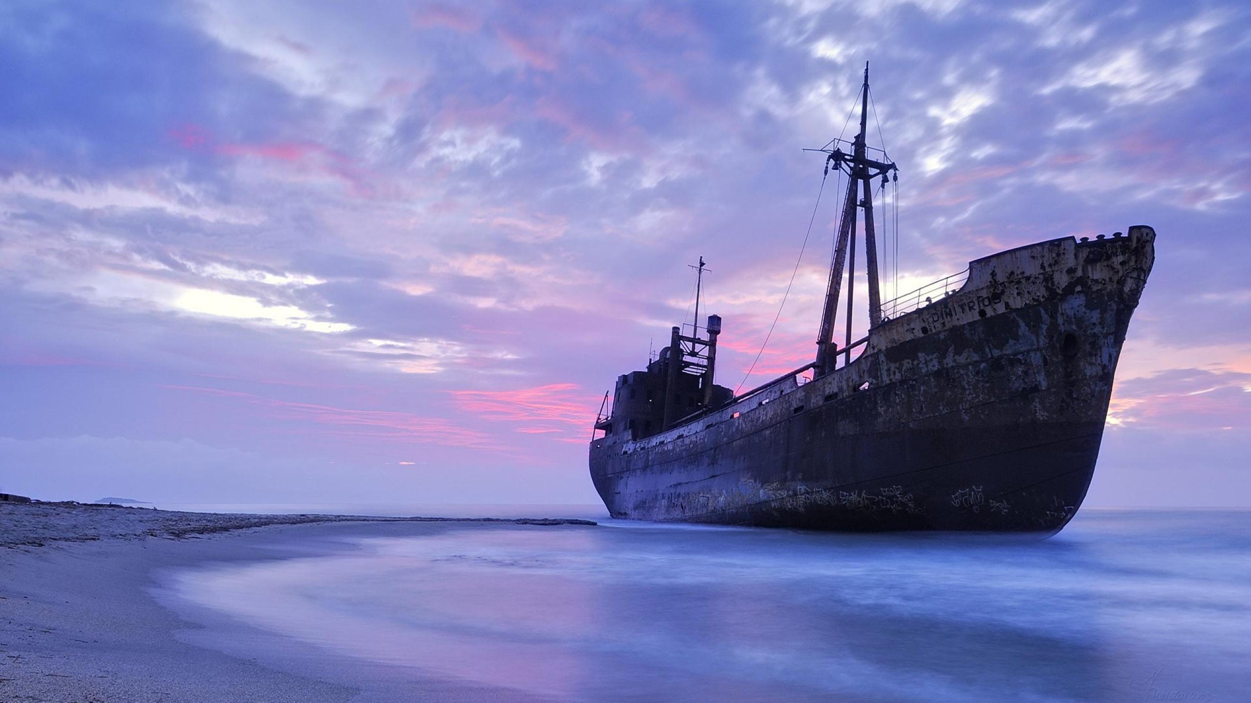 General 2560x1440 shipwreck shore sea violet clouds horizon