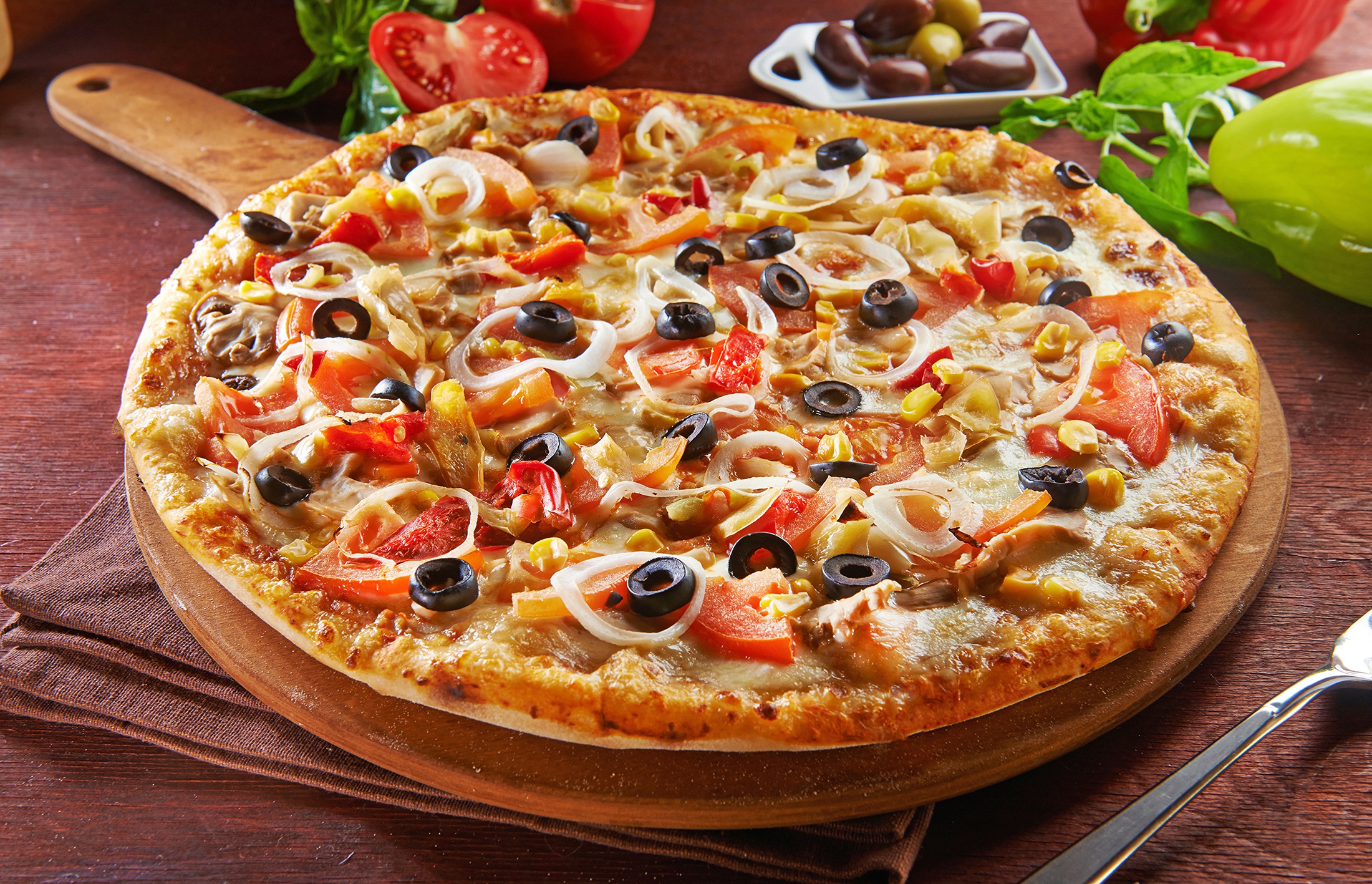 General 2200x1417 food pizza cheese tomatoes olives