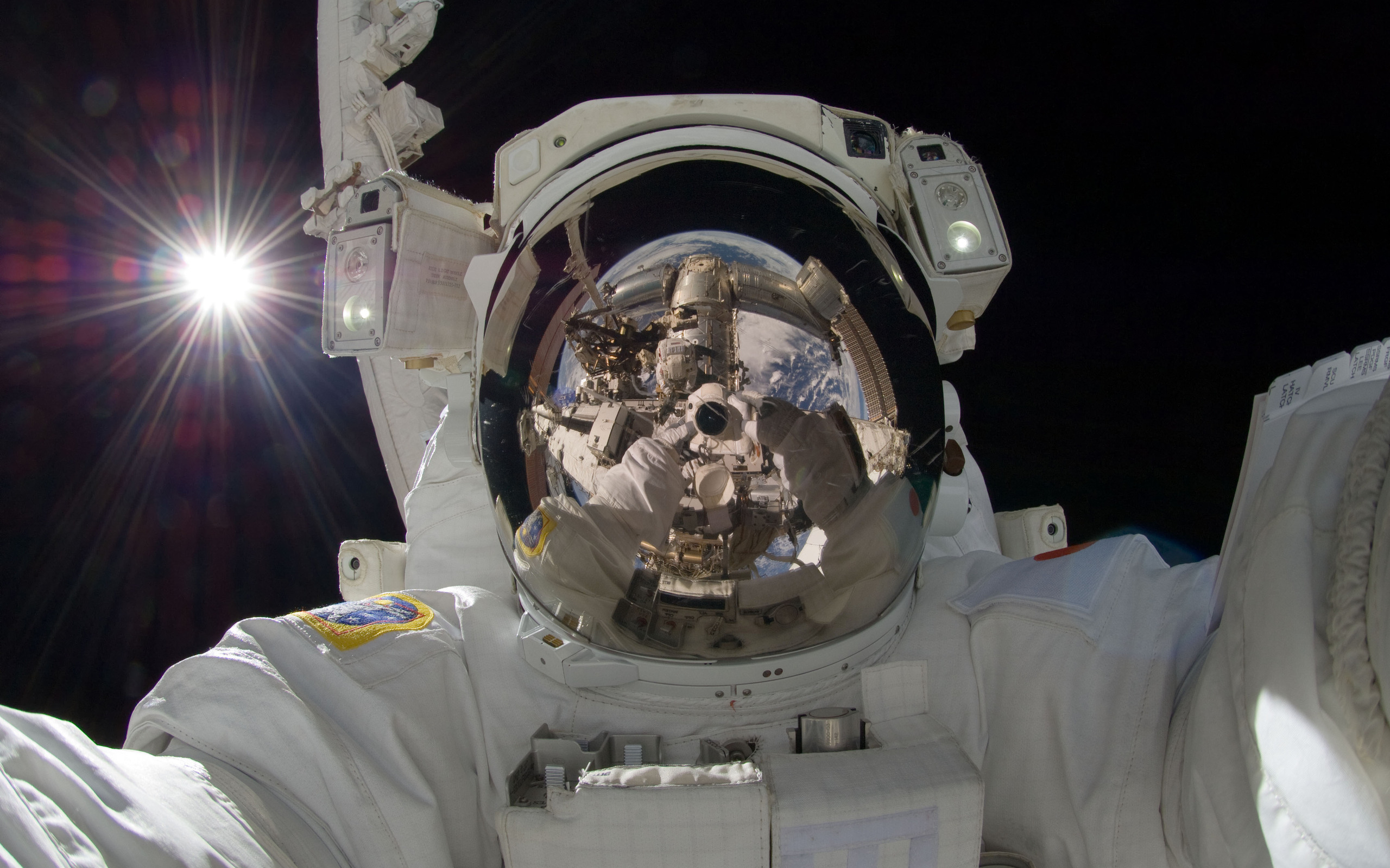 General 2560x1600 astronaut space spacesuit reflection selfies flashlight Earth space station camera NASA technology closeup