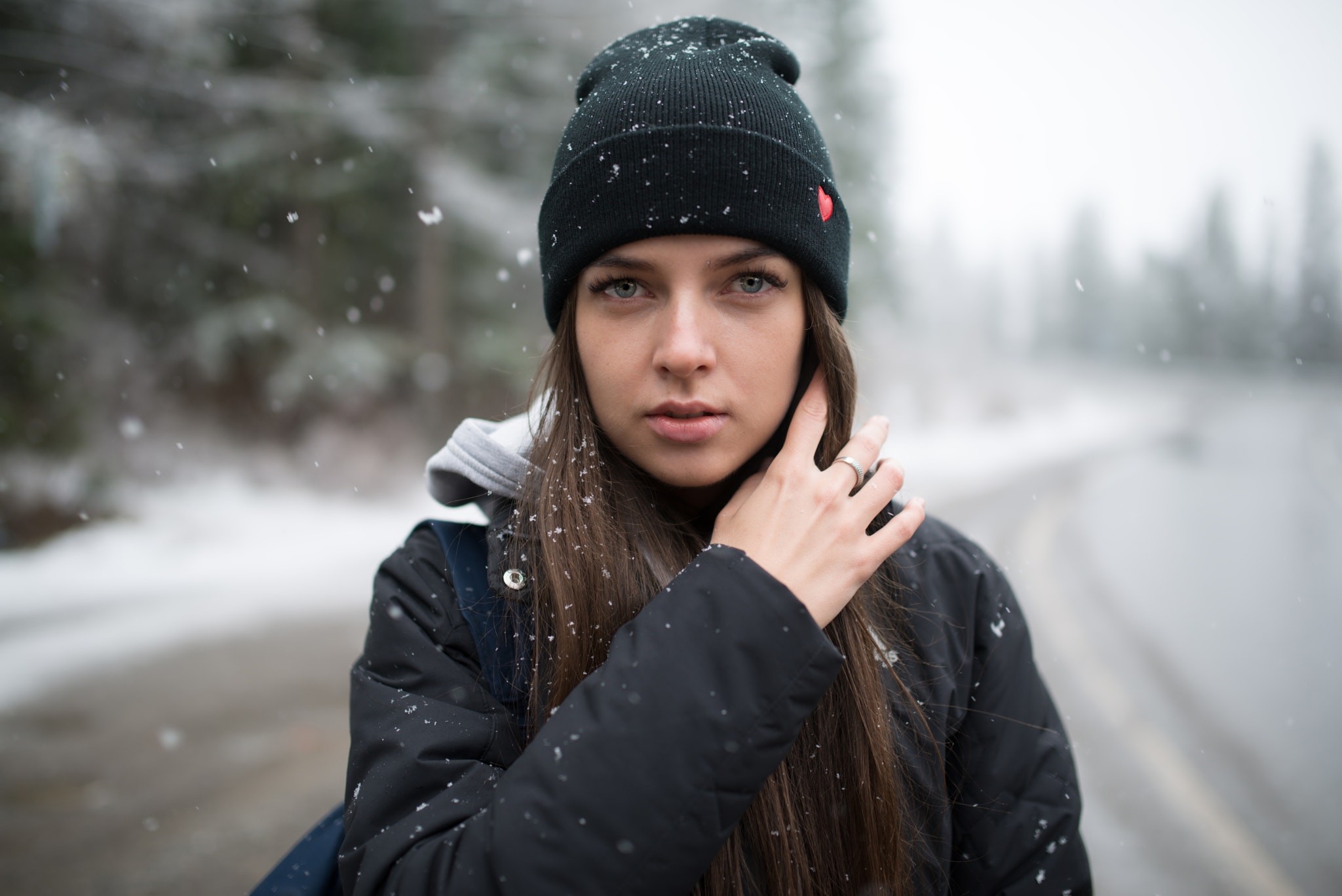 People 2048x1367 women snow portrait depth of field women outdoors black jackets hat brunette