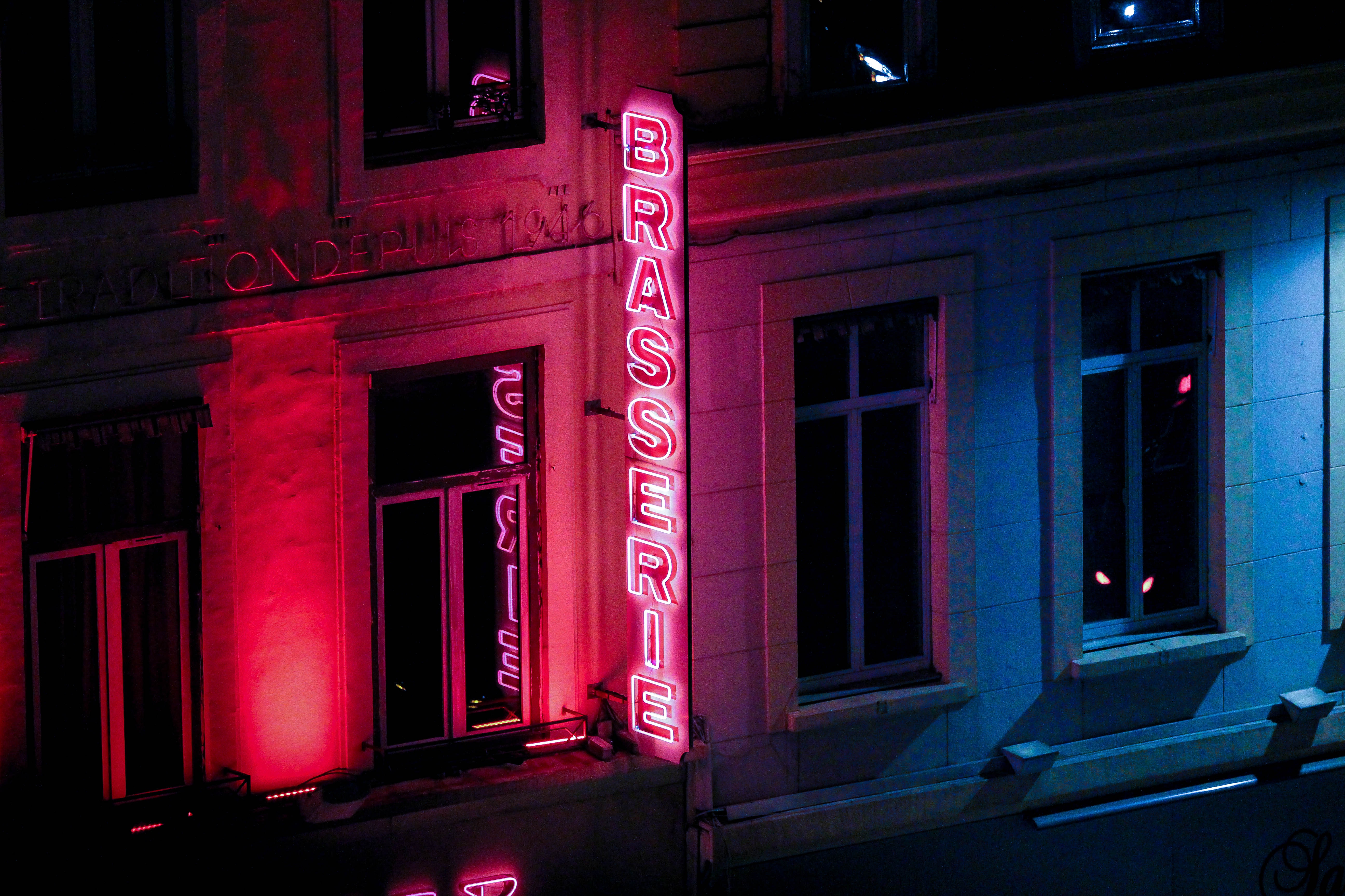 General 5184x3456 night neon urban building window red brasserie low light