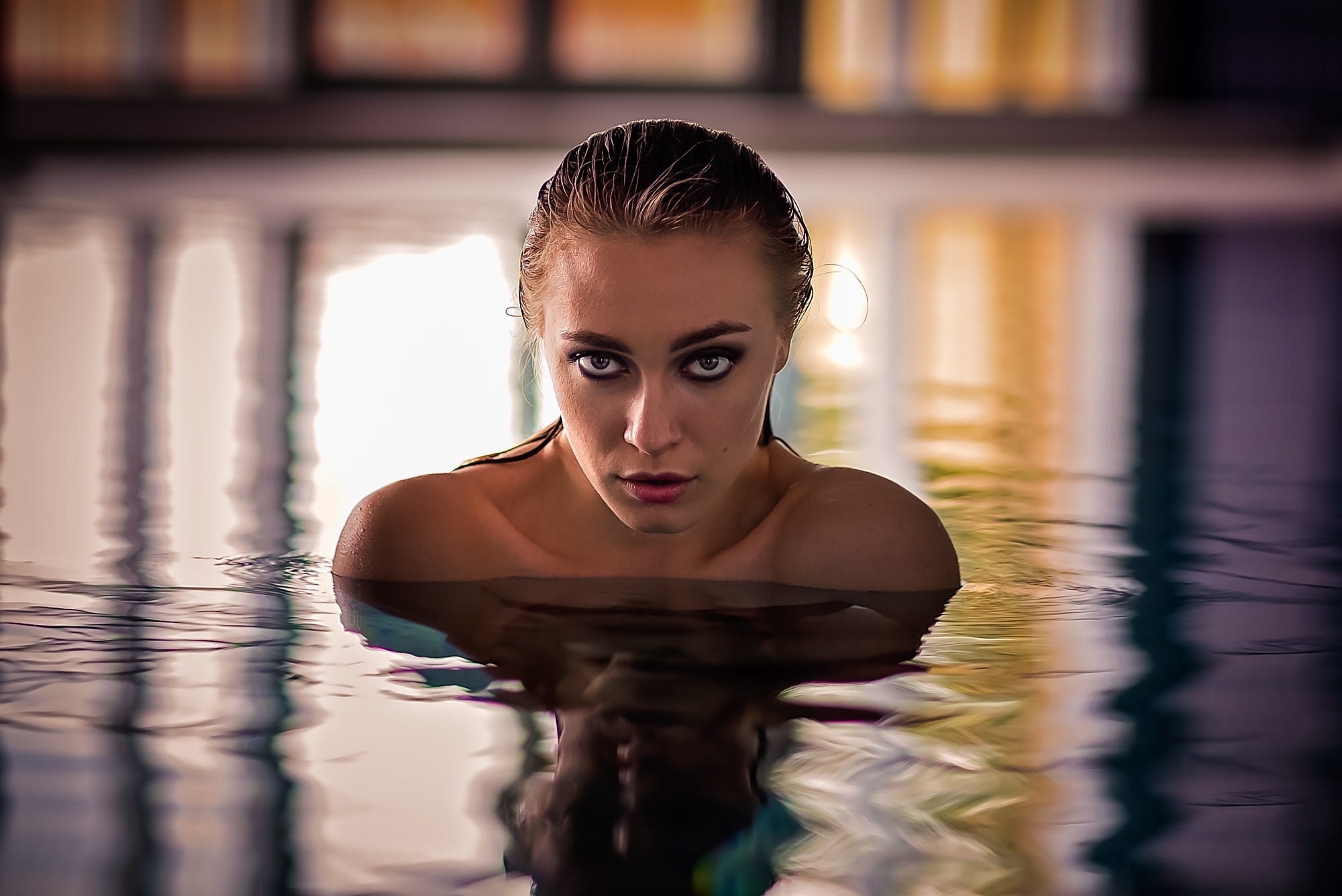 People 2000x1336 women model natural light reflection portrait indoor pool