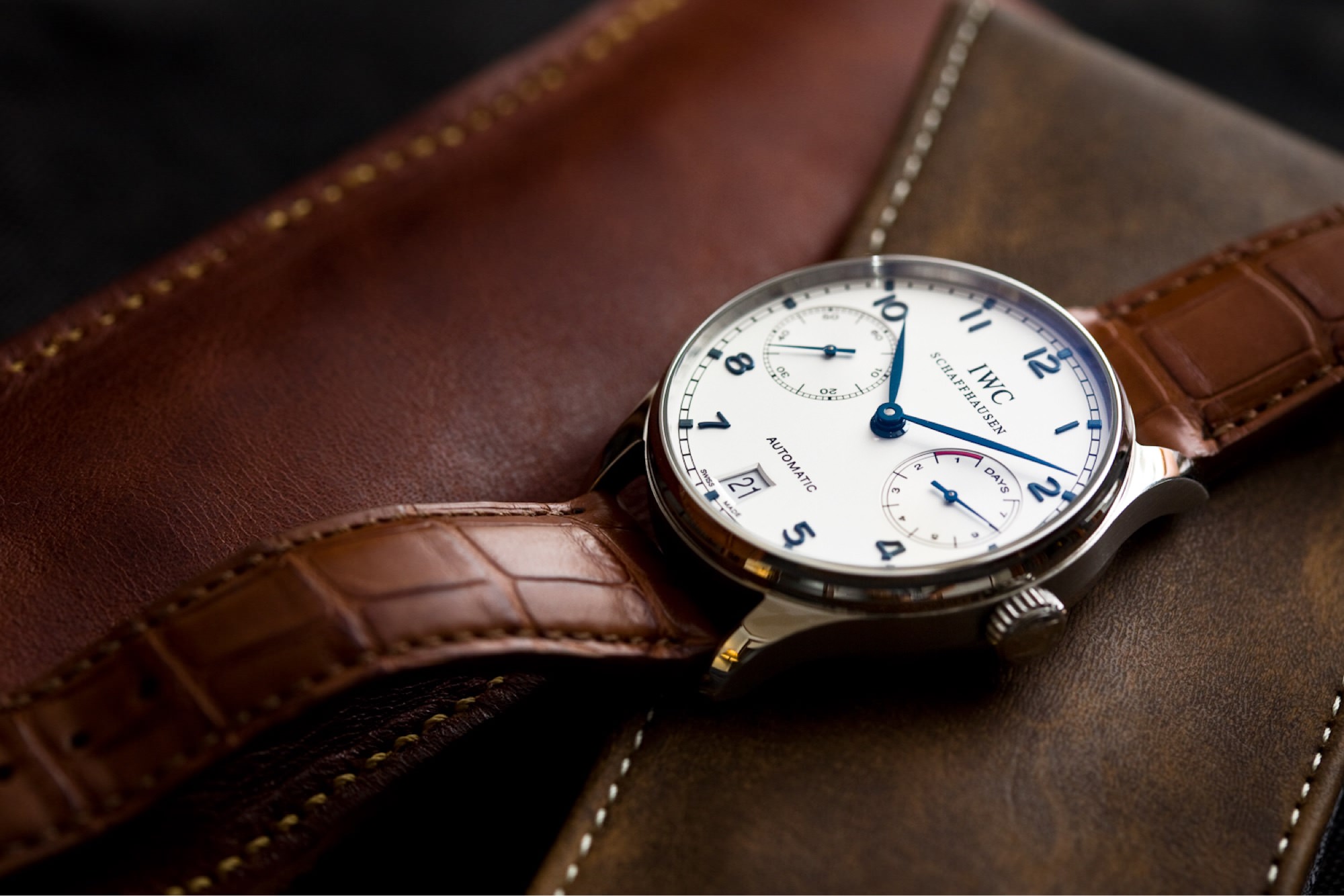 General 2000x1334 watch IWC books leather clocks wristwatch numbers technology