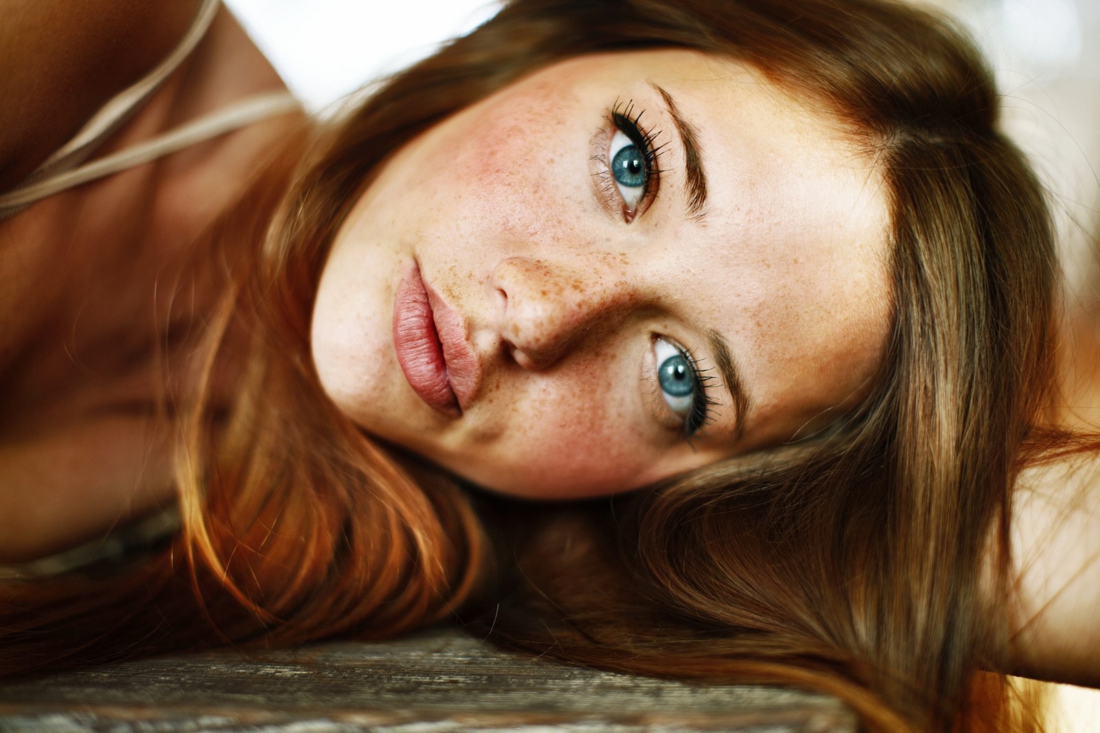 People 1600x1067 solo women redhead freckles blue eyes