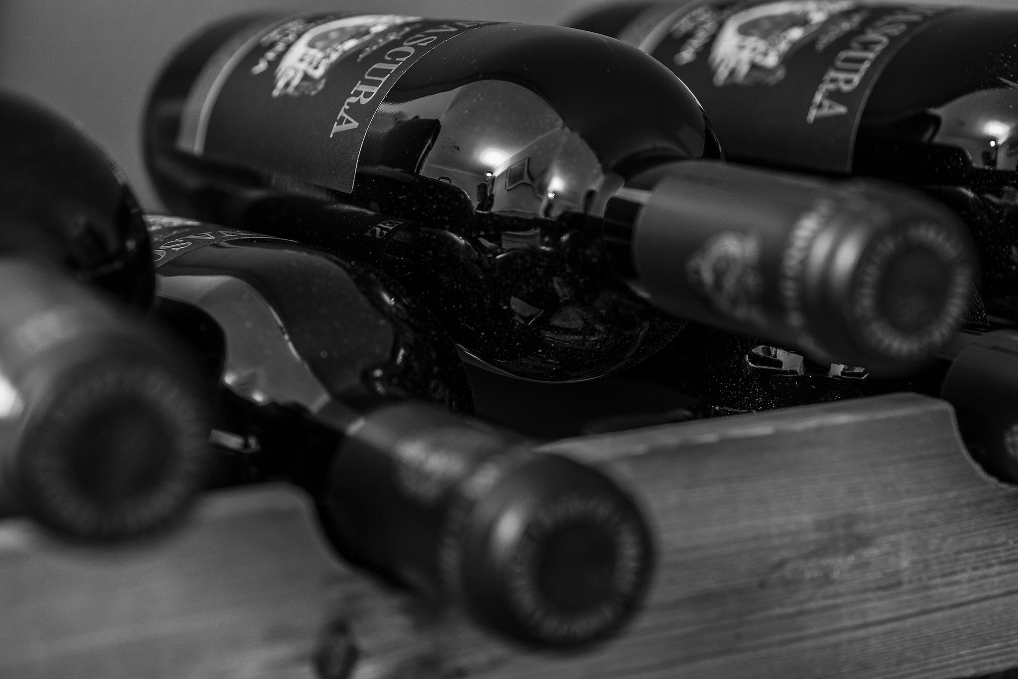 General 2048x1367 wine monochrome bottles