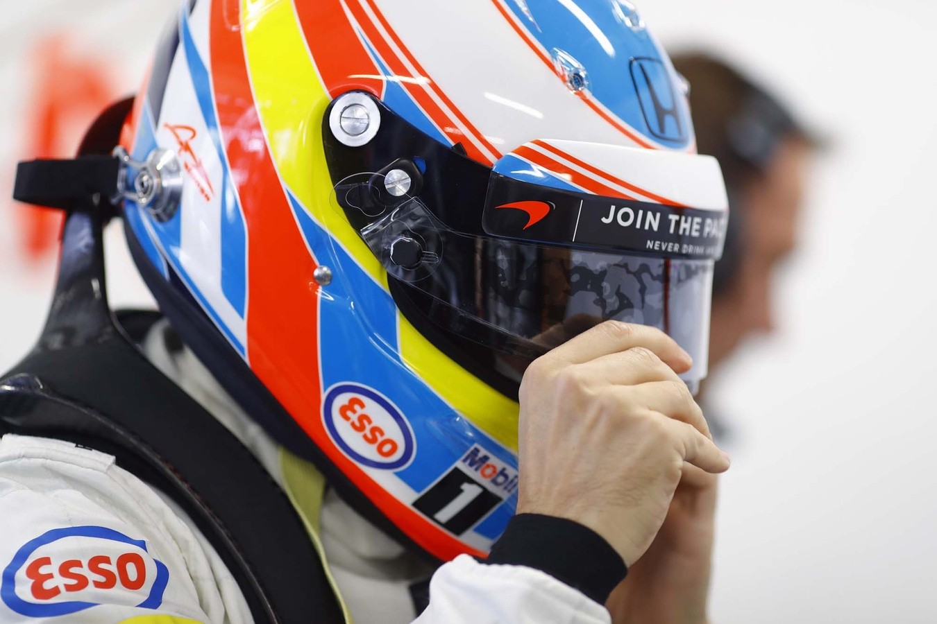 People 1350x900 Fernando Alonso Formula 1 world championship McLaren helmet sport motorsport men Racing driver Spanish