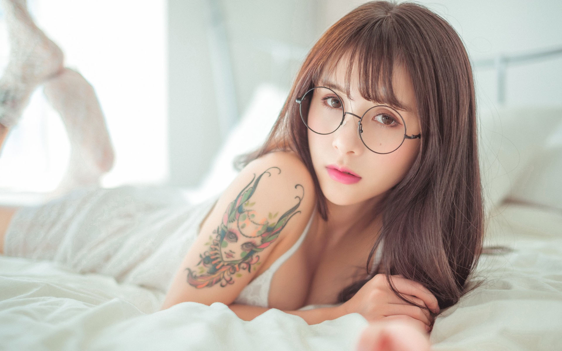People 1920x1200 Asian women model glasses lying down bed Xia Mei Jiang women with glasses in bed lying on front