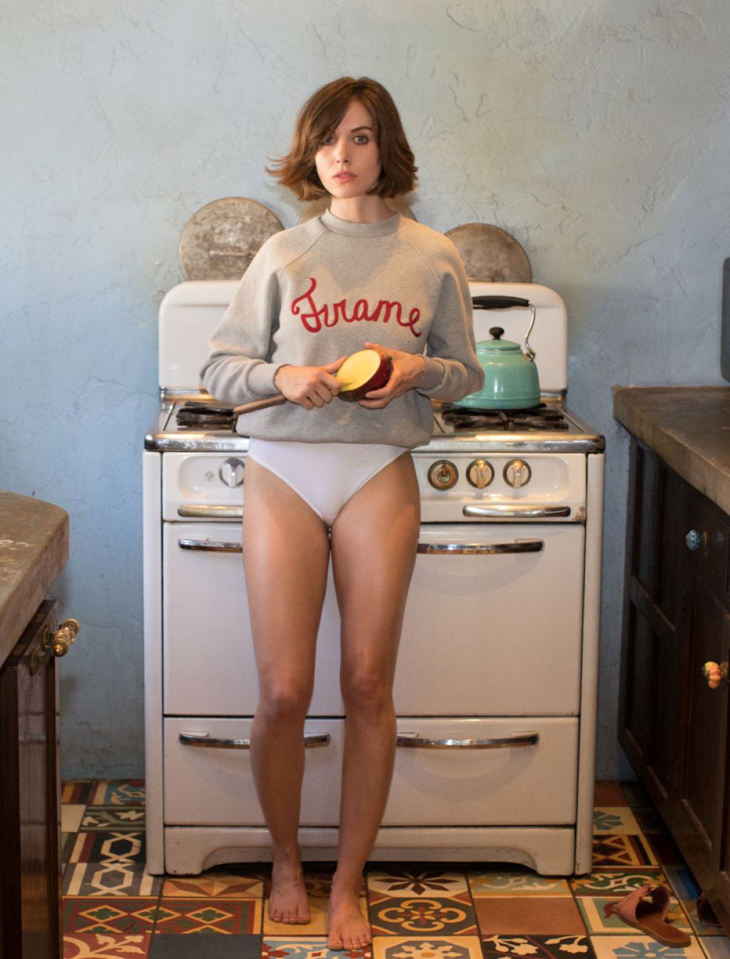 People 1024x1345 Alison Brie actress women kitchen barefoot