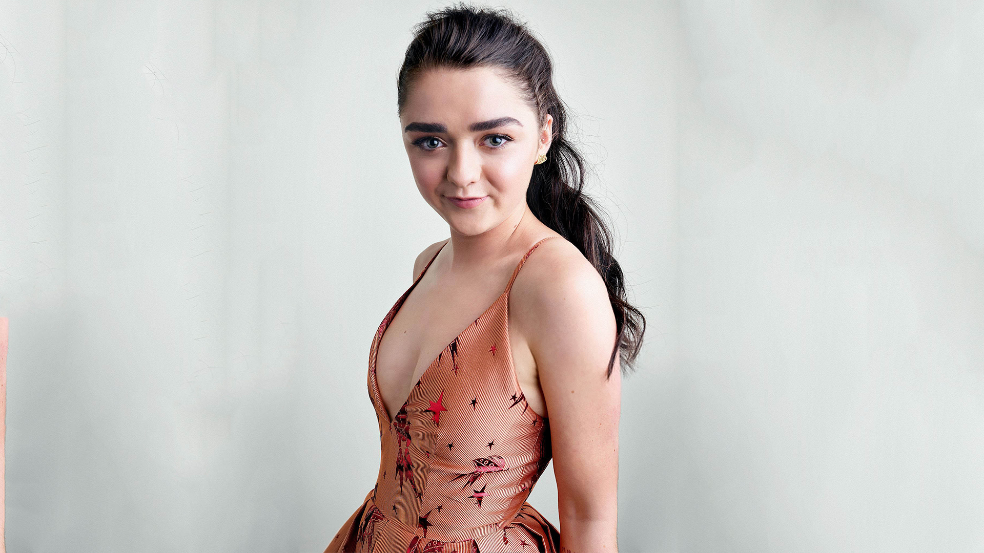 People 1920x1080 Maisie Williams celebrity dress brunette cleavage looking at viewer bare shoulders women actress