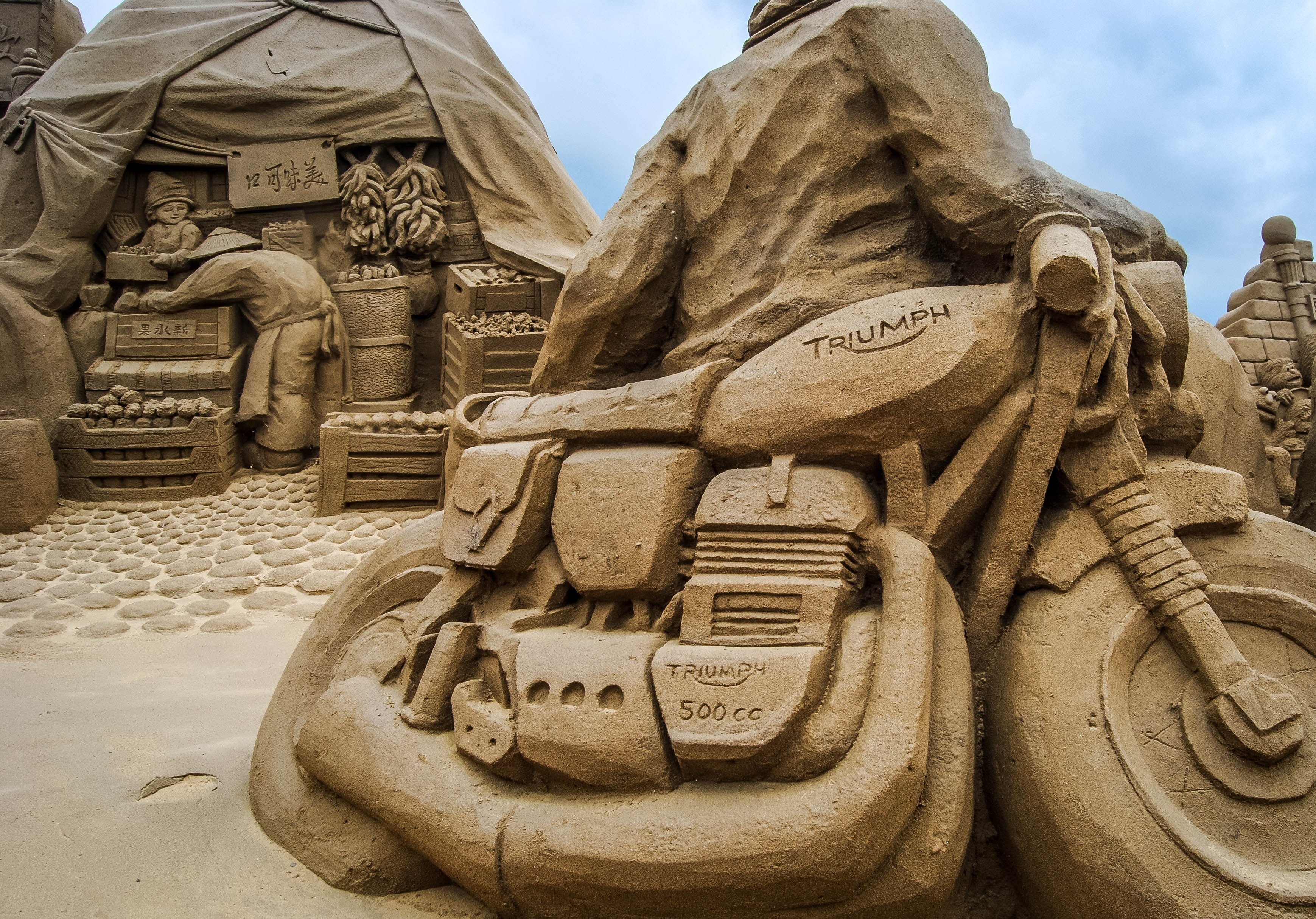 General 3478x2430 sculpture sand beach motorcycle Triumph