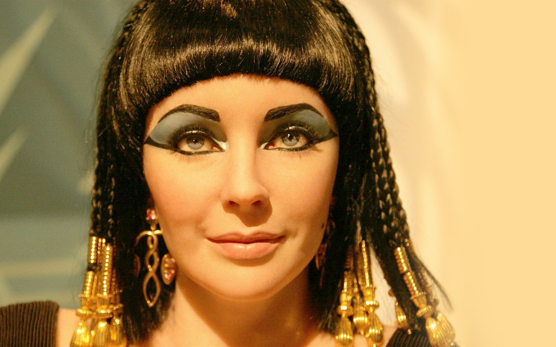 People 1920x1200 Cleopatra Elizabeth Taylor face women actress old photos film grain celebrity brunette makeup braids jewelry portrait closeup