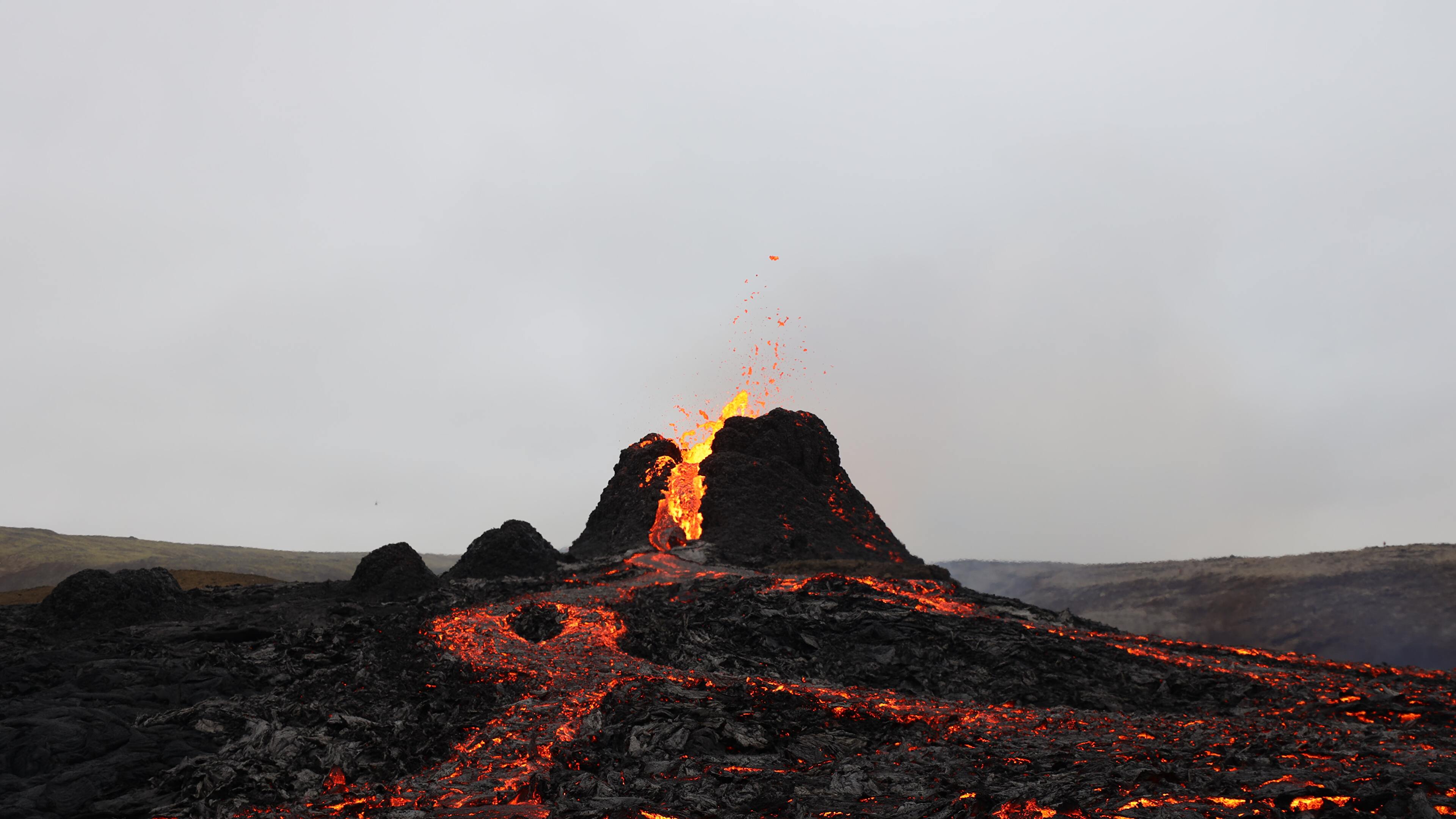 General 3840x2160 nature landscape volcano eruption lava eruptions Iceland clear sky