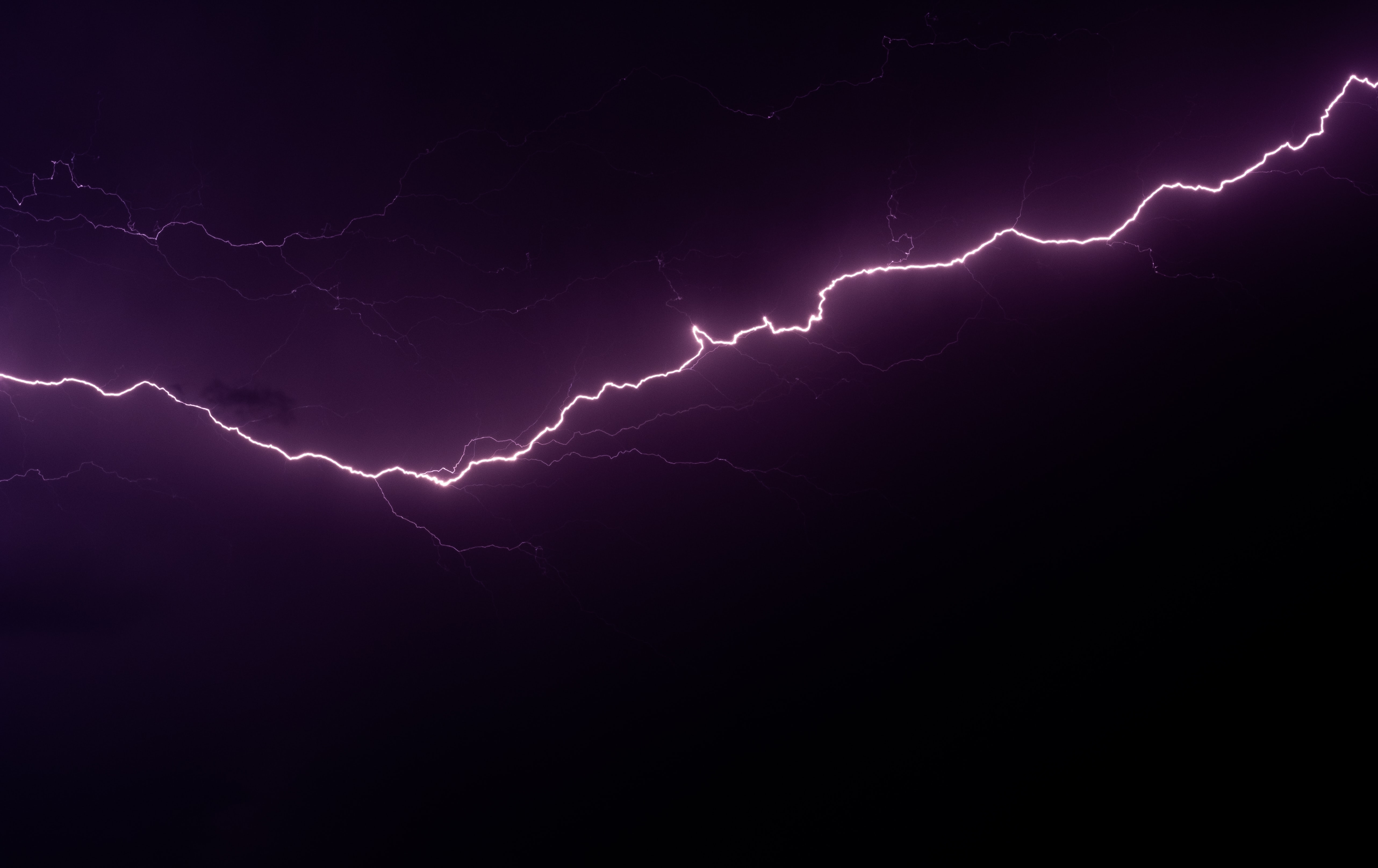 General 5128x3230 purple lightning nature simple background minimalism