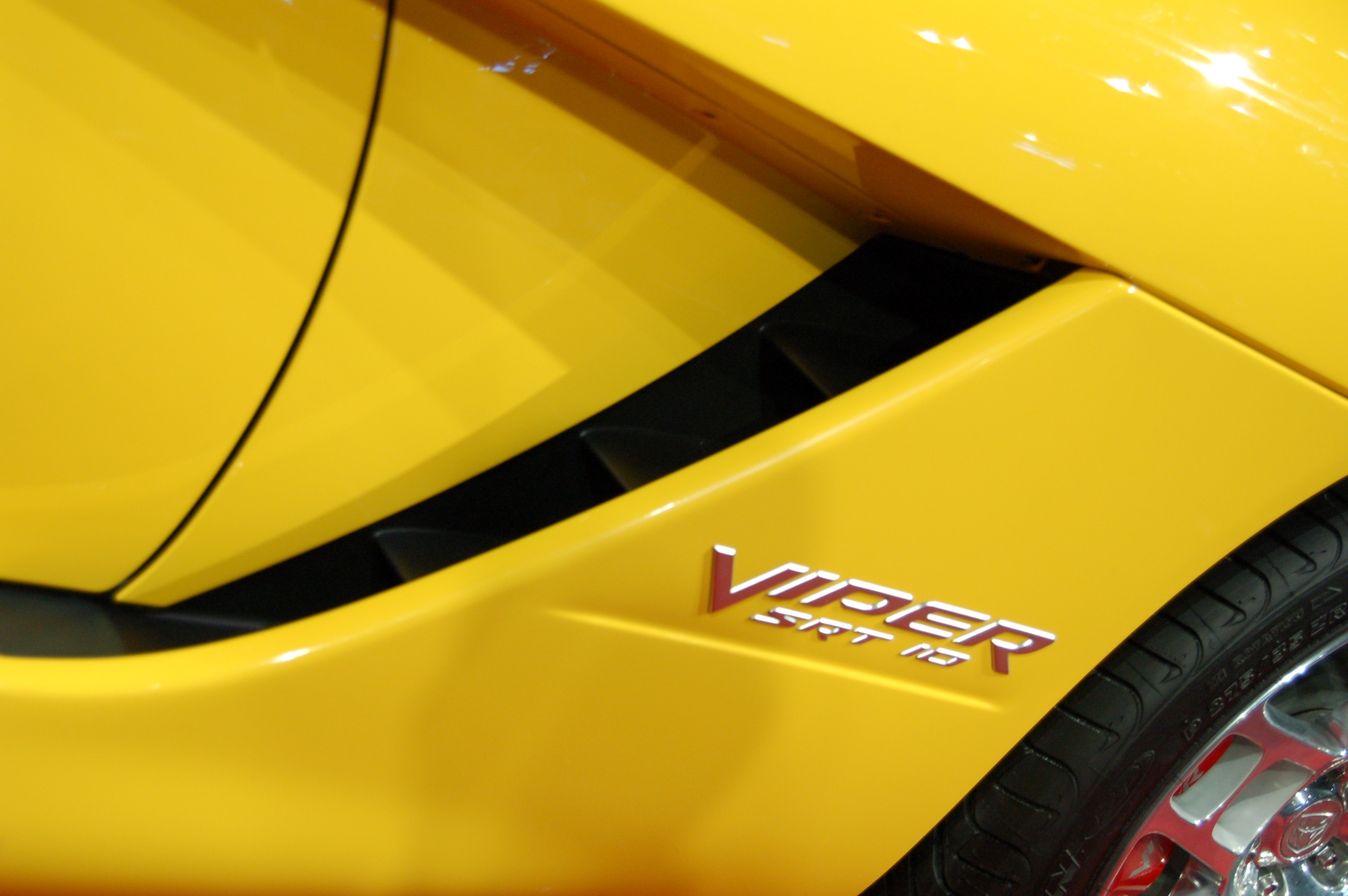 General 3008x2000 car vehicle yellow cars Dodge Viper closeup