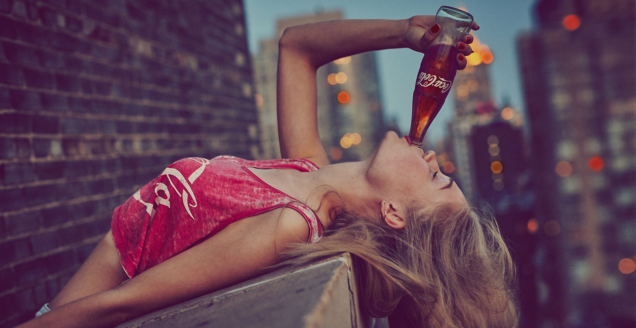 People 2091x1080 women blonde Coca-Cola model