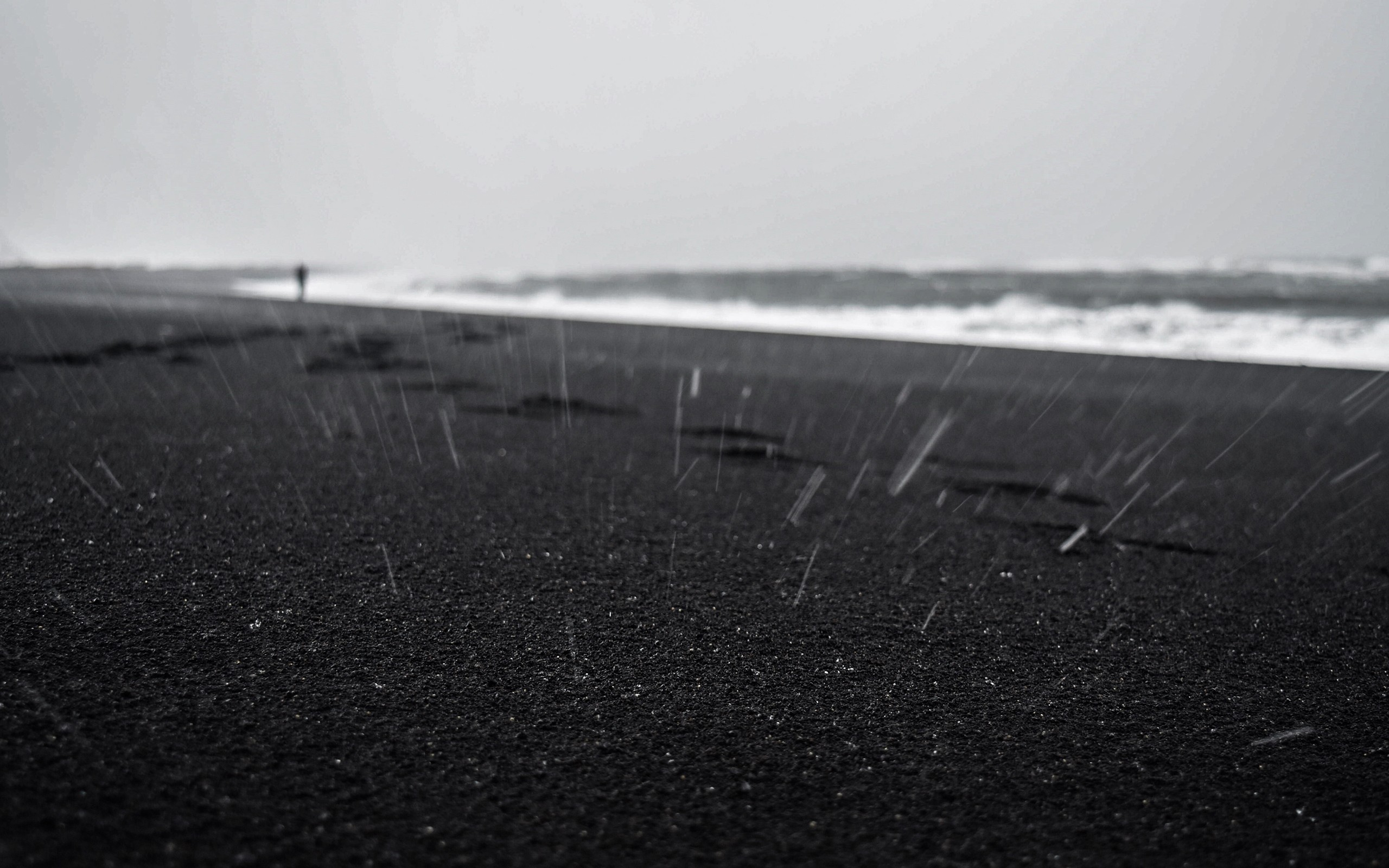 General 2560x1600 beach landscape rain black sand sea monochrome
