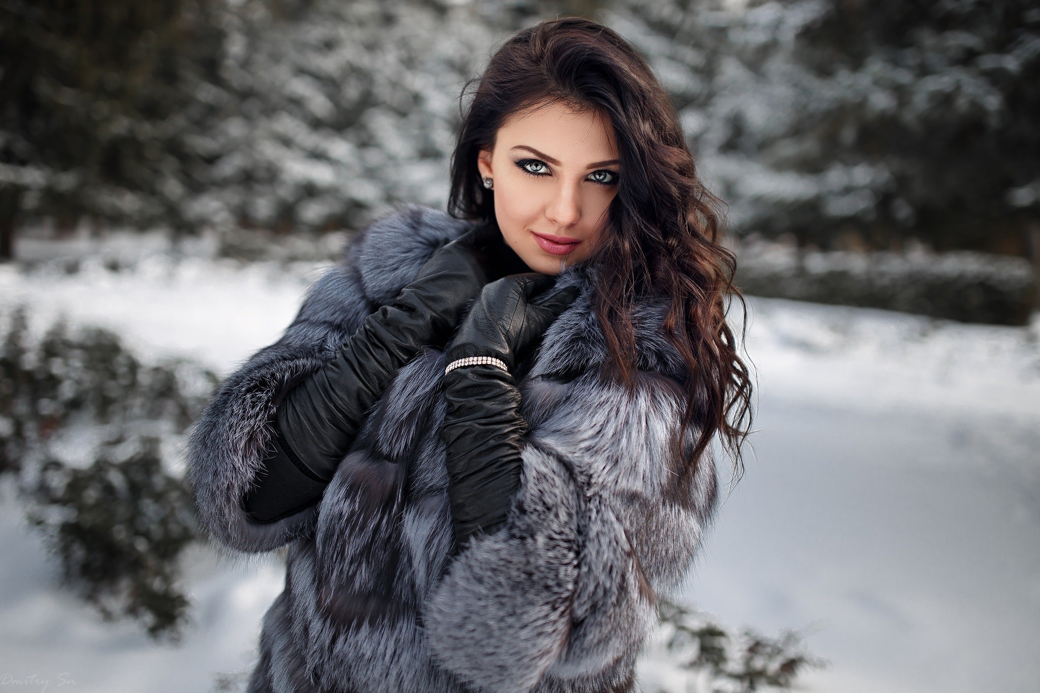 People 2048x1365 women snow gloves fur depth of field women outdoors fur coats coats black gloves winter Kristina Romanova Dmitry Shulgin glamour classy brunette model dark hair glamour girls grey coat