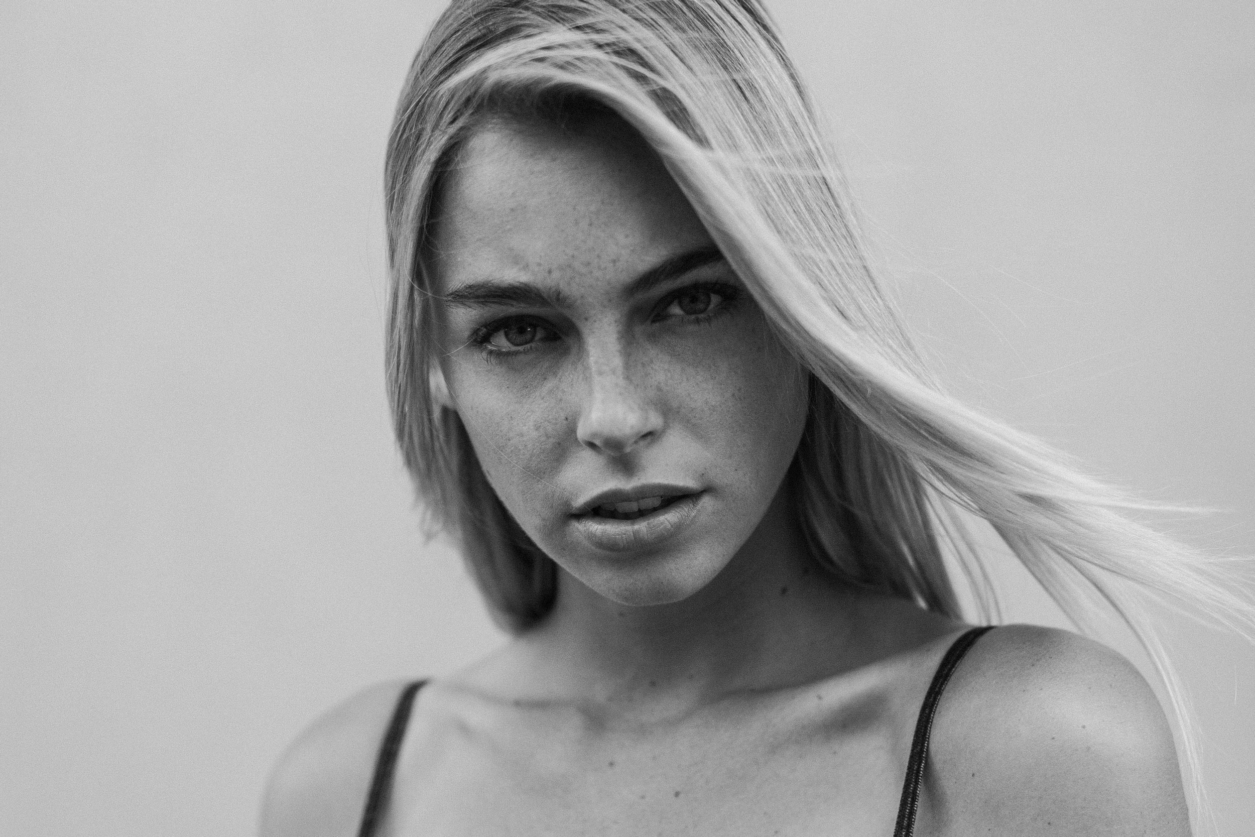 People 2500x1667 Elizabeth Turner model women face portrait monochrome closeup looking at viewer simple background long hair parted lips freckles